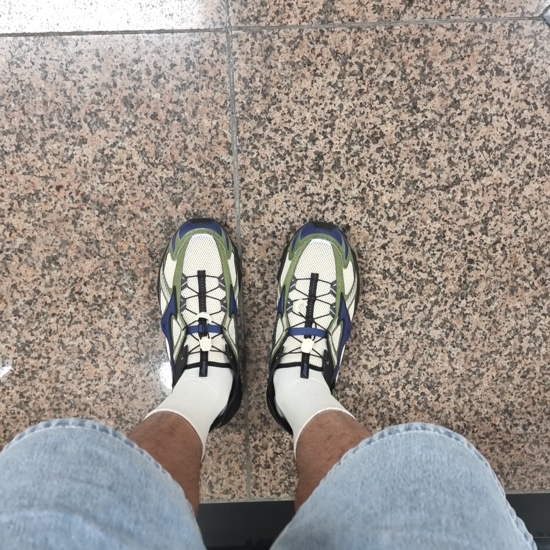 Mizuno Racer Trail SE Khaki 착용 스타일 - 3