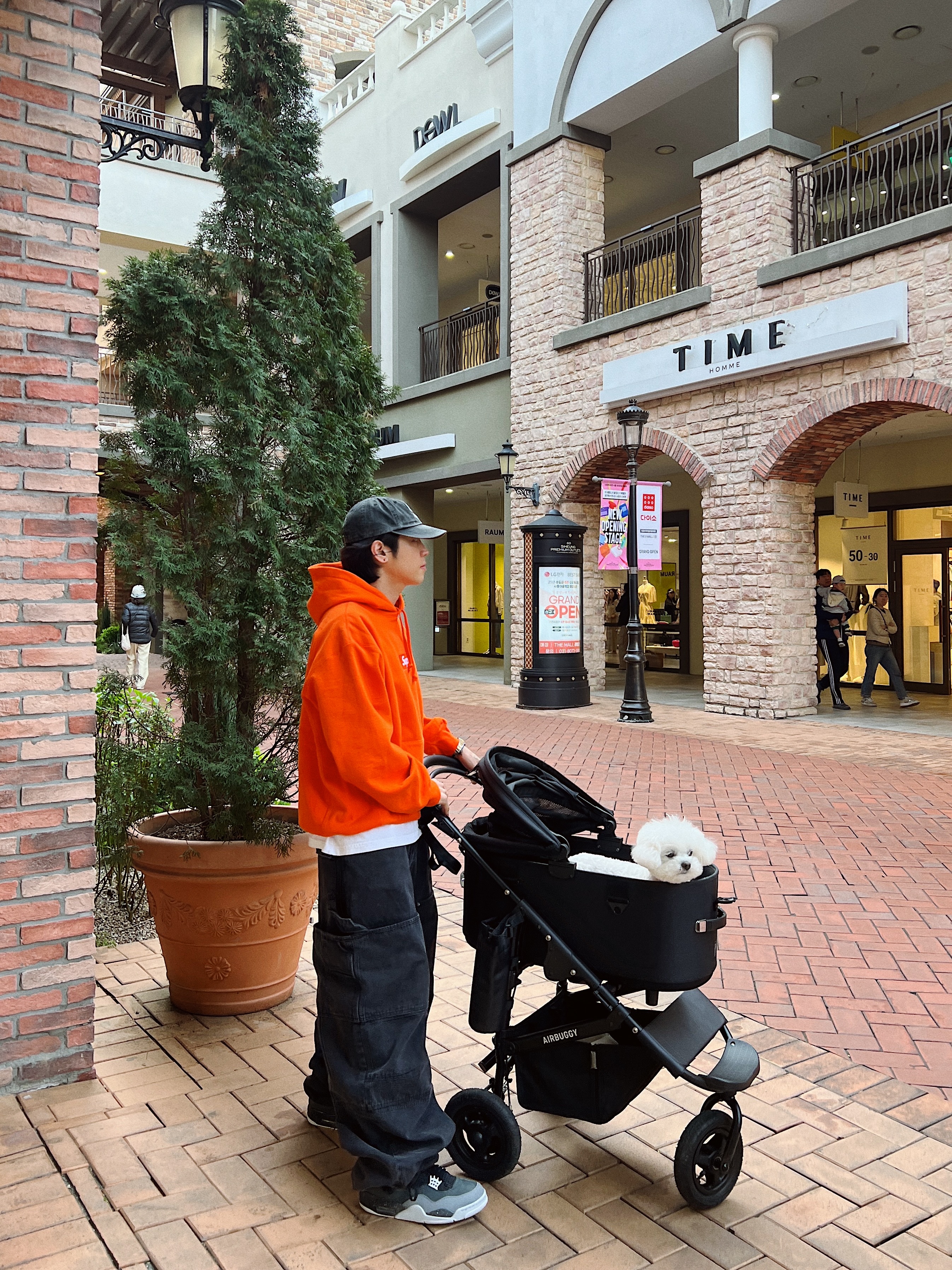 Supreme Box Logo Hooded Sweatshirt Dark Orange - 24FW, Nonnod Double Pocket Cargo Pants Vintage Black 착용 스타일 - 1