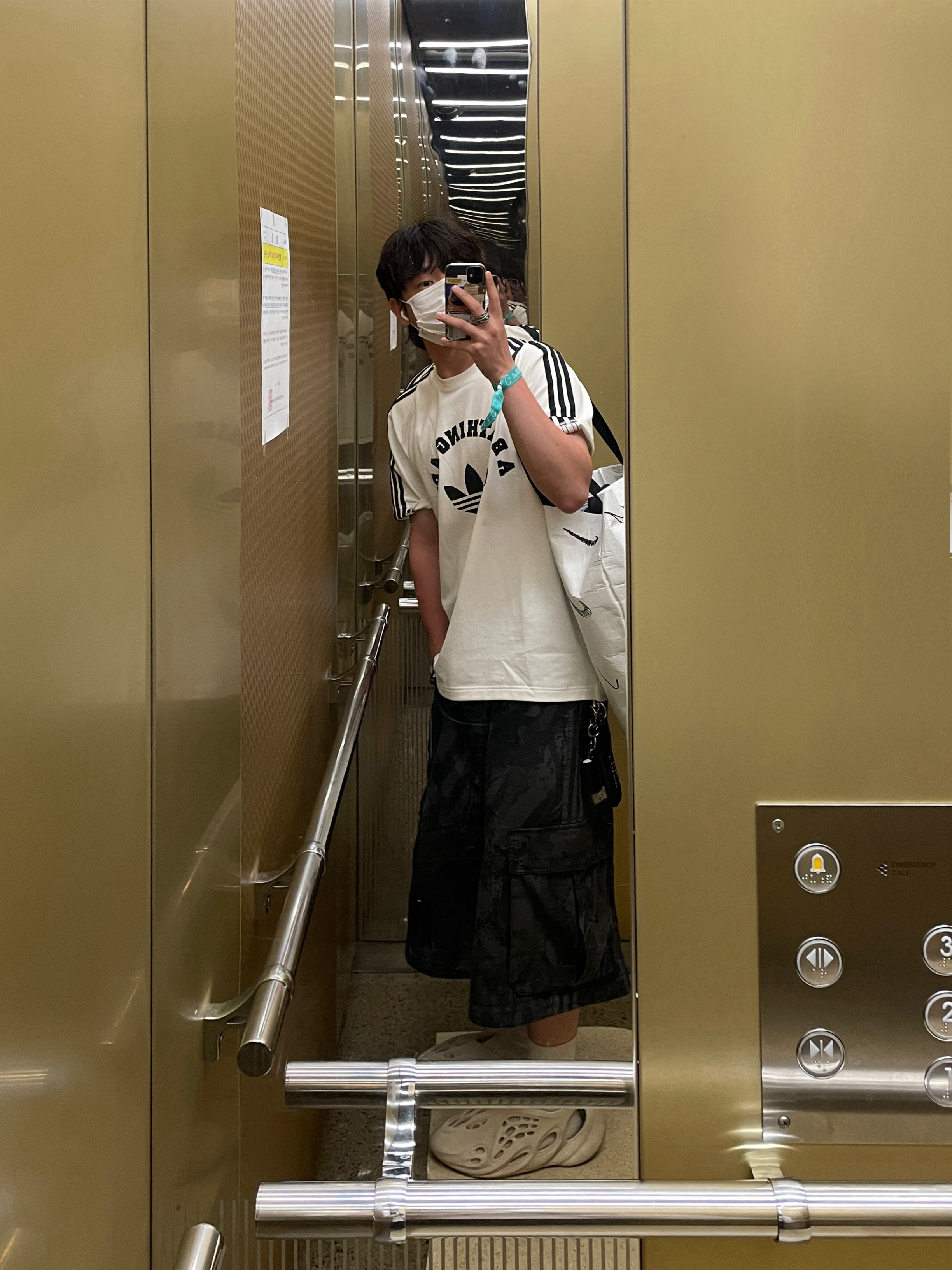 Adidas x BAPE T-Shirt White - US Sizing, Adidas Yeezy Foam RNNR Sand 착용 스타일