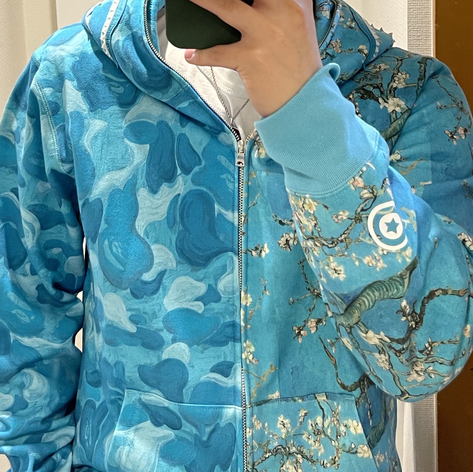 BAPE x Van Gogh Museum Shark Full Zip Hoodie Sax 착용 스타일