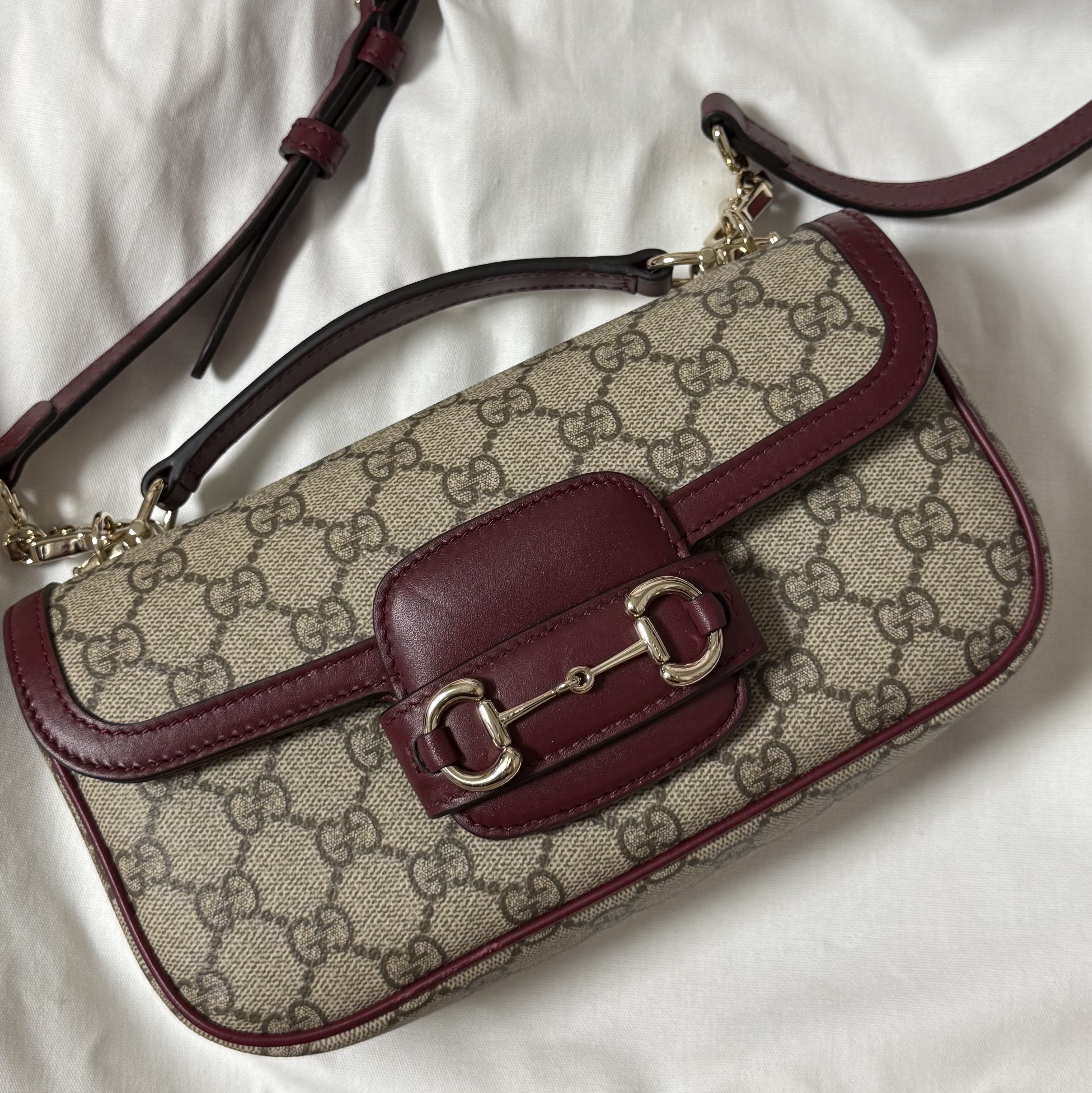 Gucci Horsebit 1955 Small Top Handle Bag Beige Black 착용 스타일
