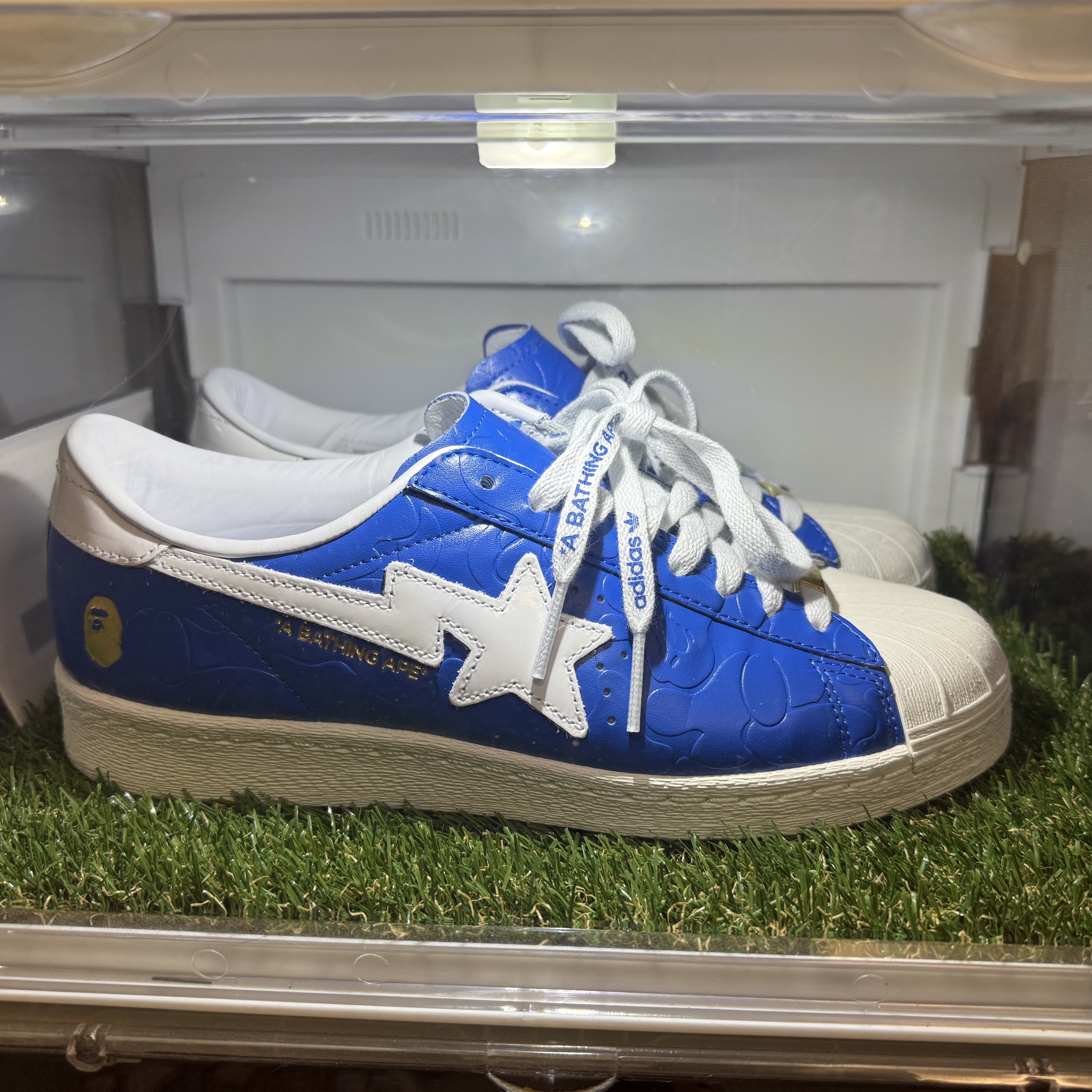 Adidas x BAPE Superstar Vintage Blue Cloud White 착용 스타일 - 1