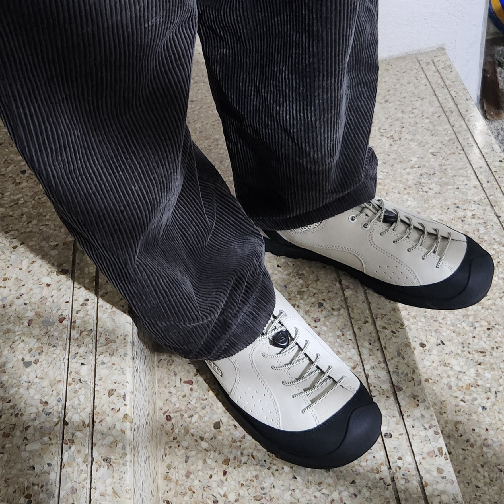 Keen Jasper Rocks SP Sneaker Birch Black 착용 스타일