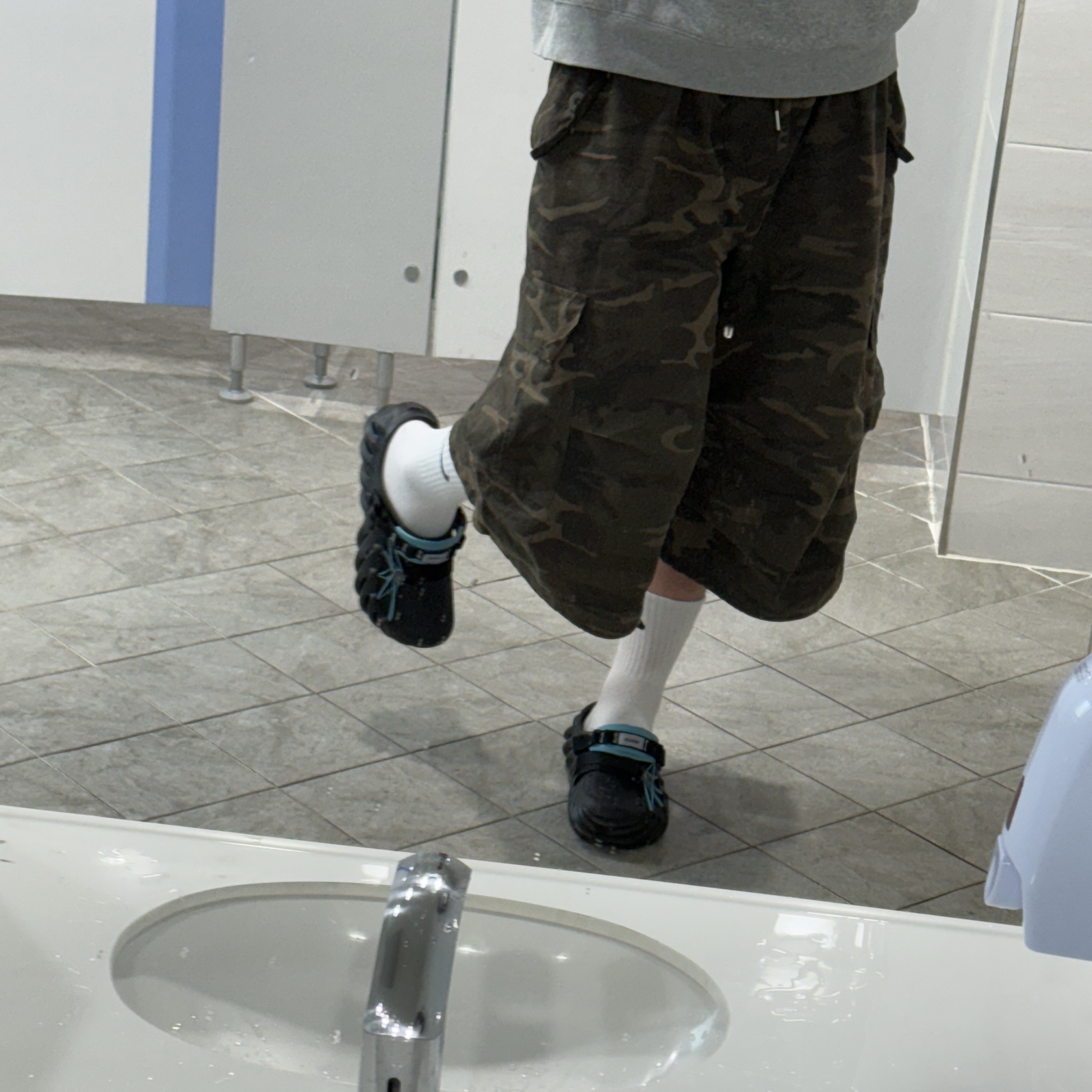 Crocs Echo Lockdown Clog Black 착용 스타일