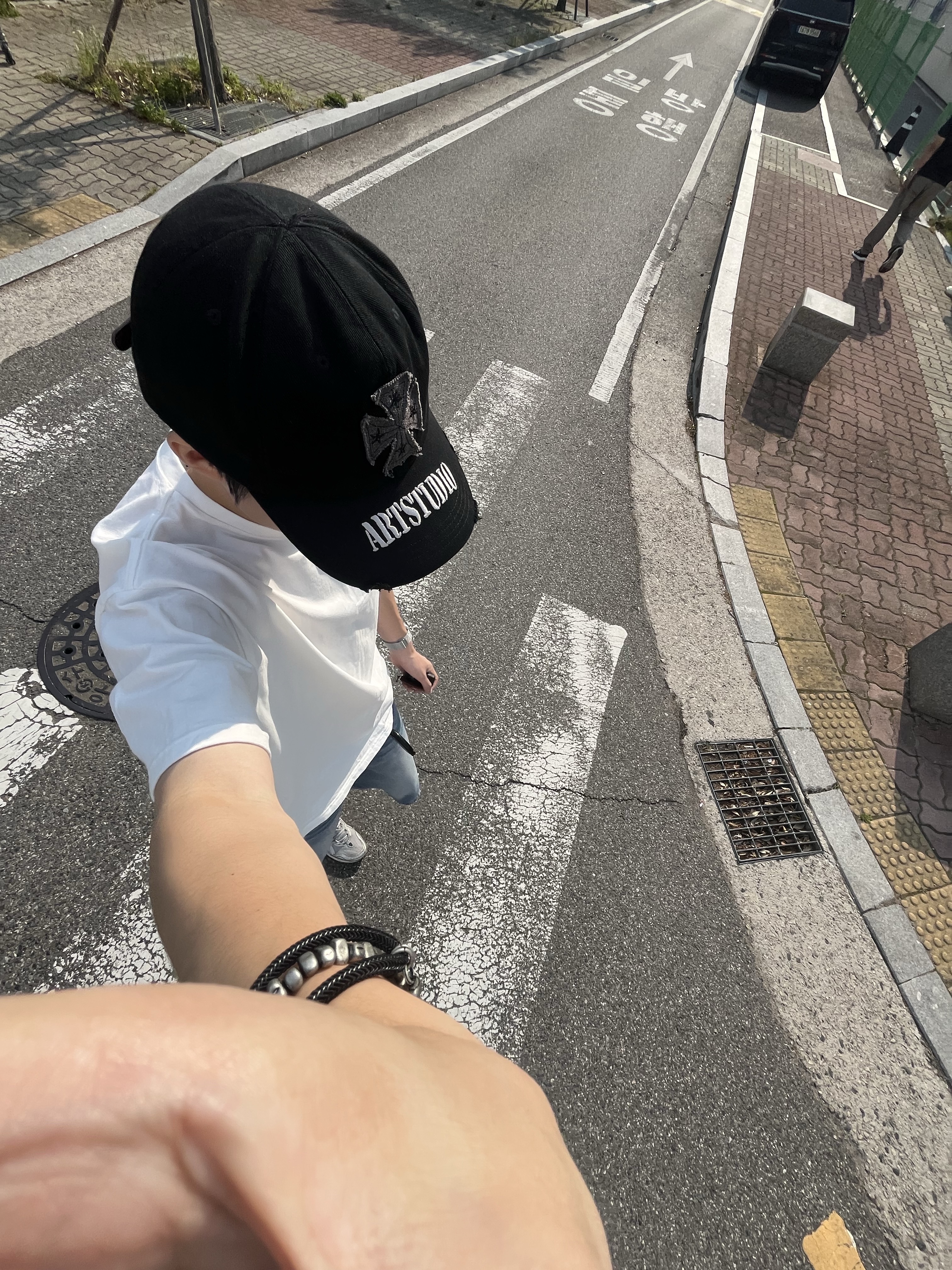 Deus Ex Machina Seongsu College T-Shirt White Midnight Blue, Asics Gel-1090 Piedmont Grey 착용 스타일 - 4