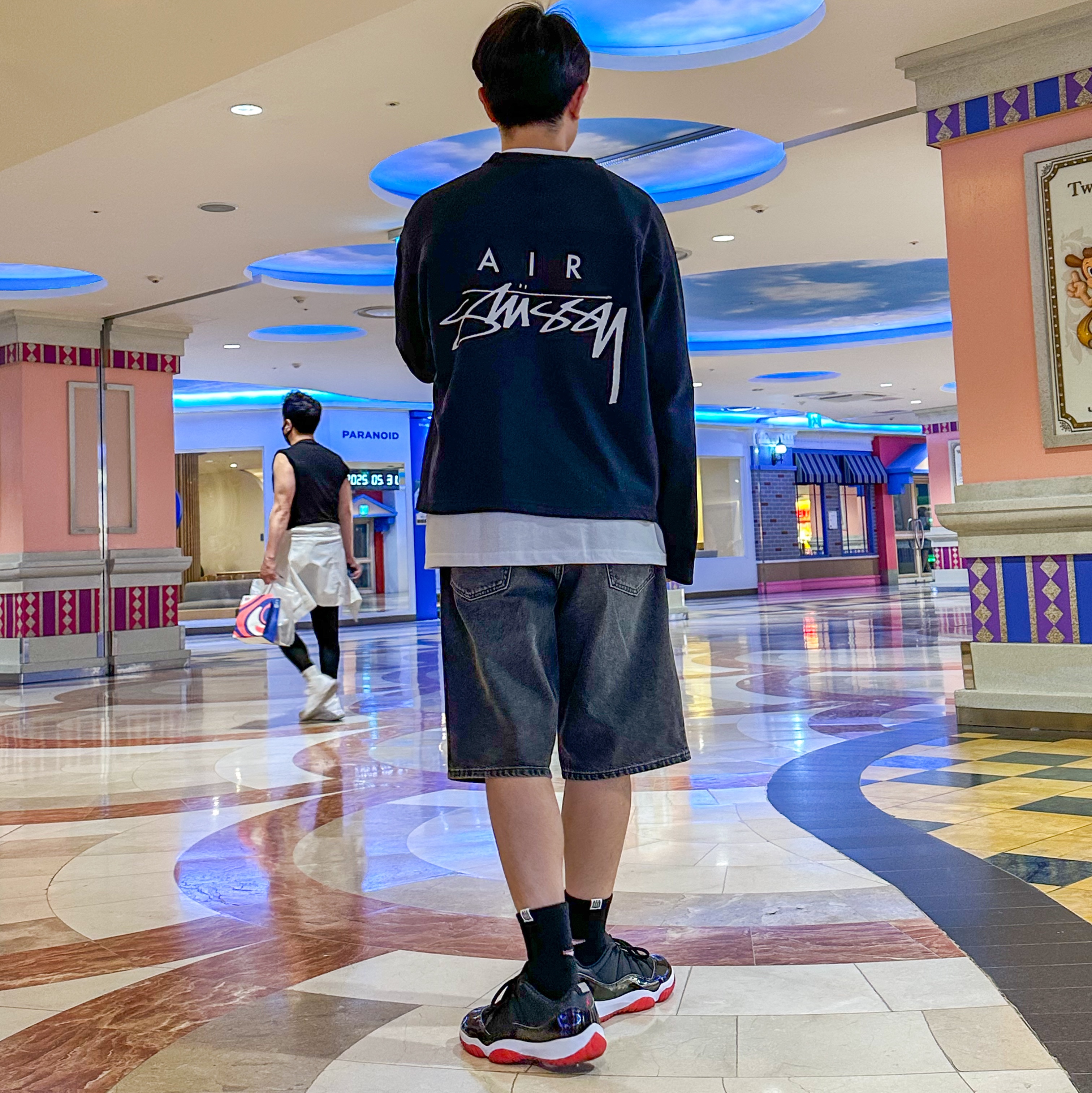 Jordan 11 Retro Low Bred 2025, Nike x Stussy Long Sleeve Top Black (FJ9164-010) 착용 스타일