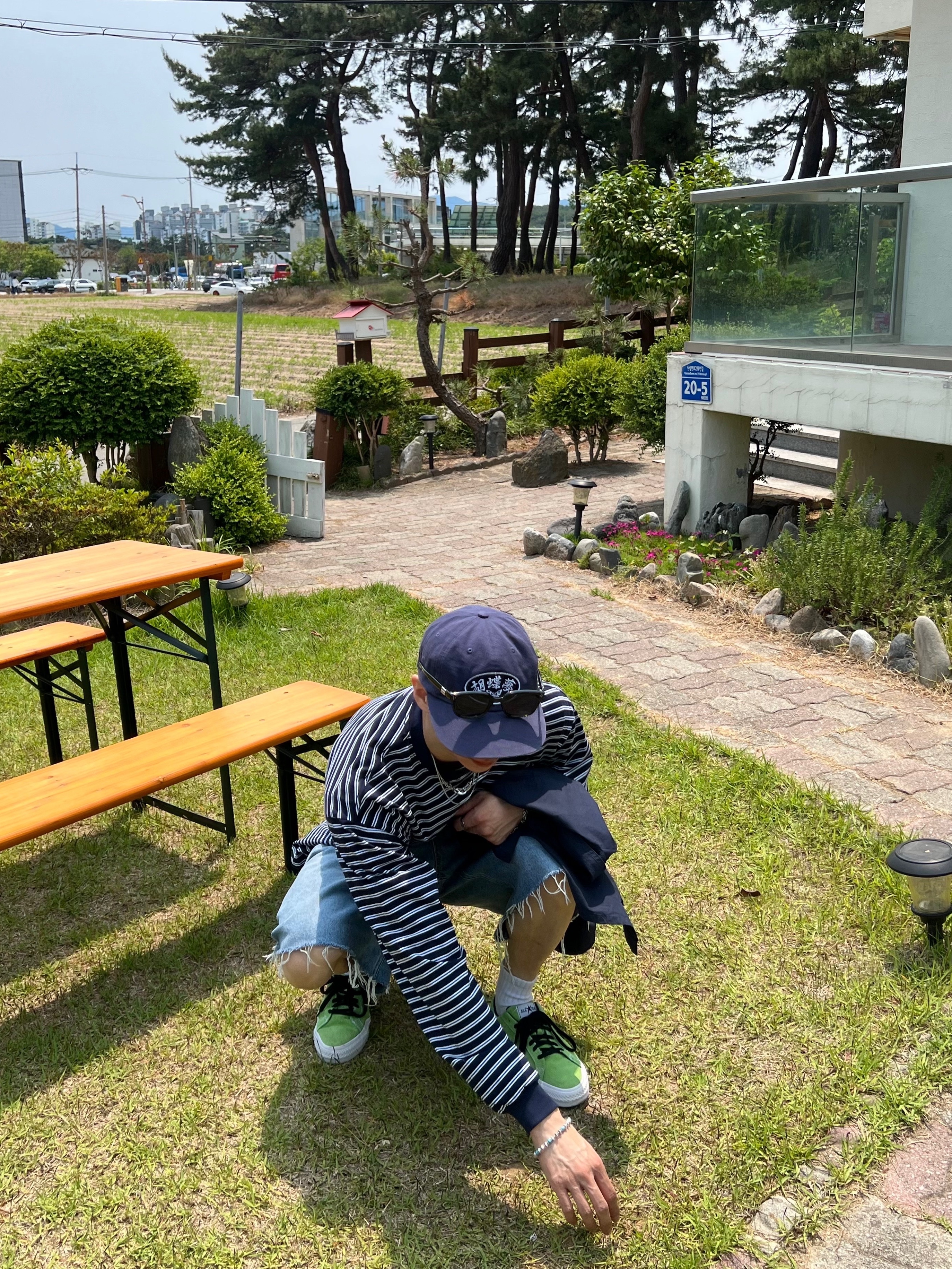 Converse x Stussy One Star Pro Ox 8 Ball Green, Millo Archive Layer Stripe Long Sleeve Blue 착용 스타일 - 2