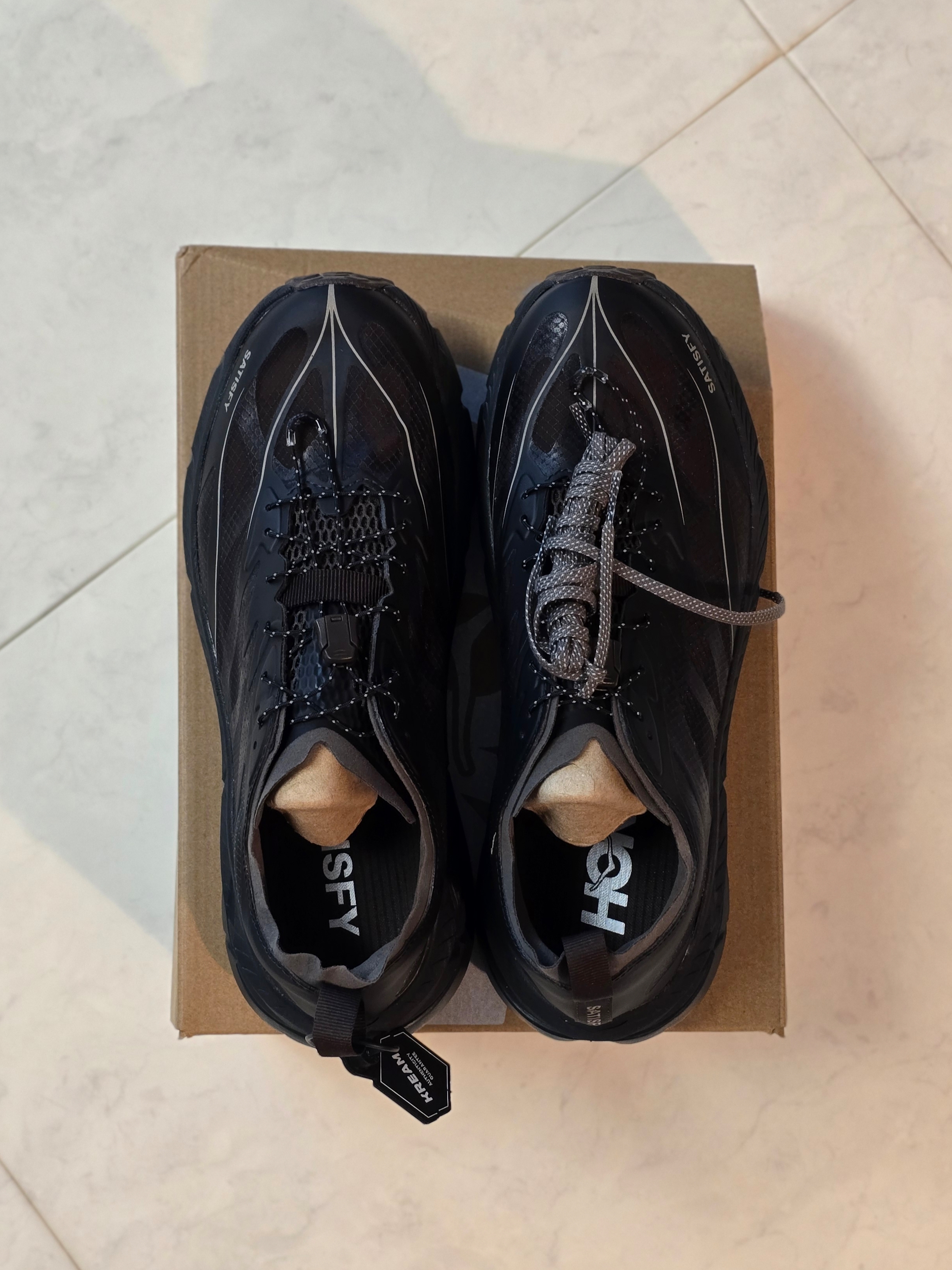 Hoka x Satisfy Mafate Speed 4 Lite Coffee 착용 스타일 - 4