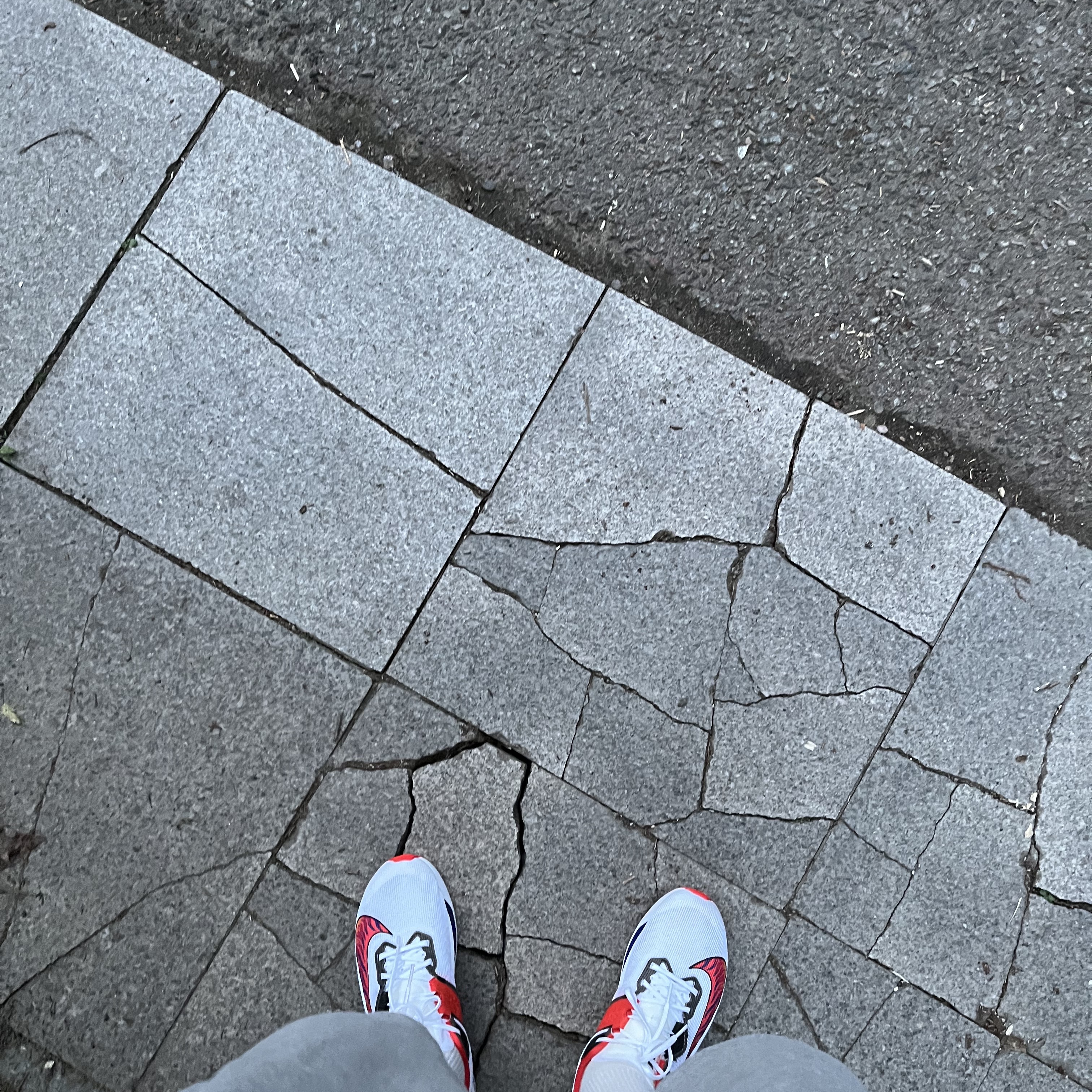 Nike Air Zoom Rival Fly 4 White Habanero Red 착용 스타일