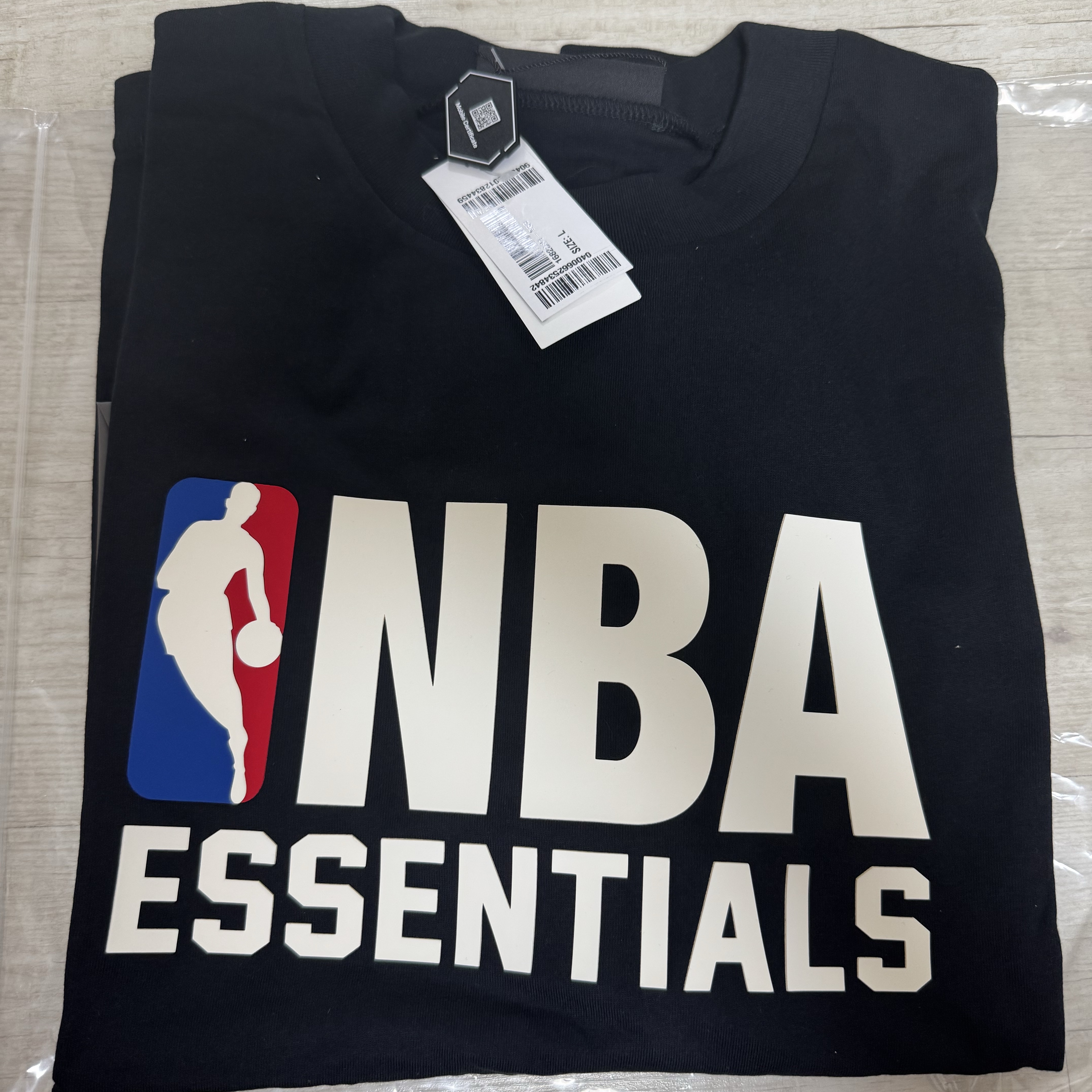 Essentials x NBA T-Shirt Black - 24FW 착용 스타일