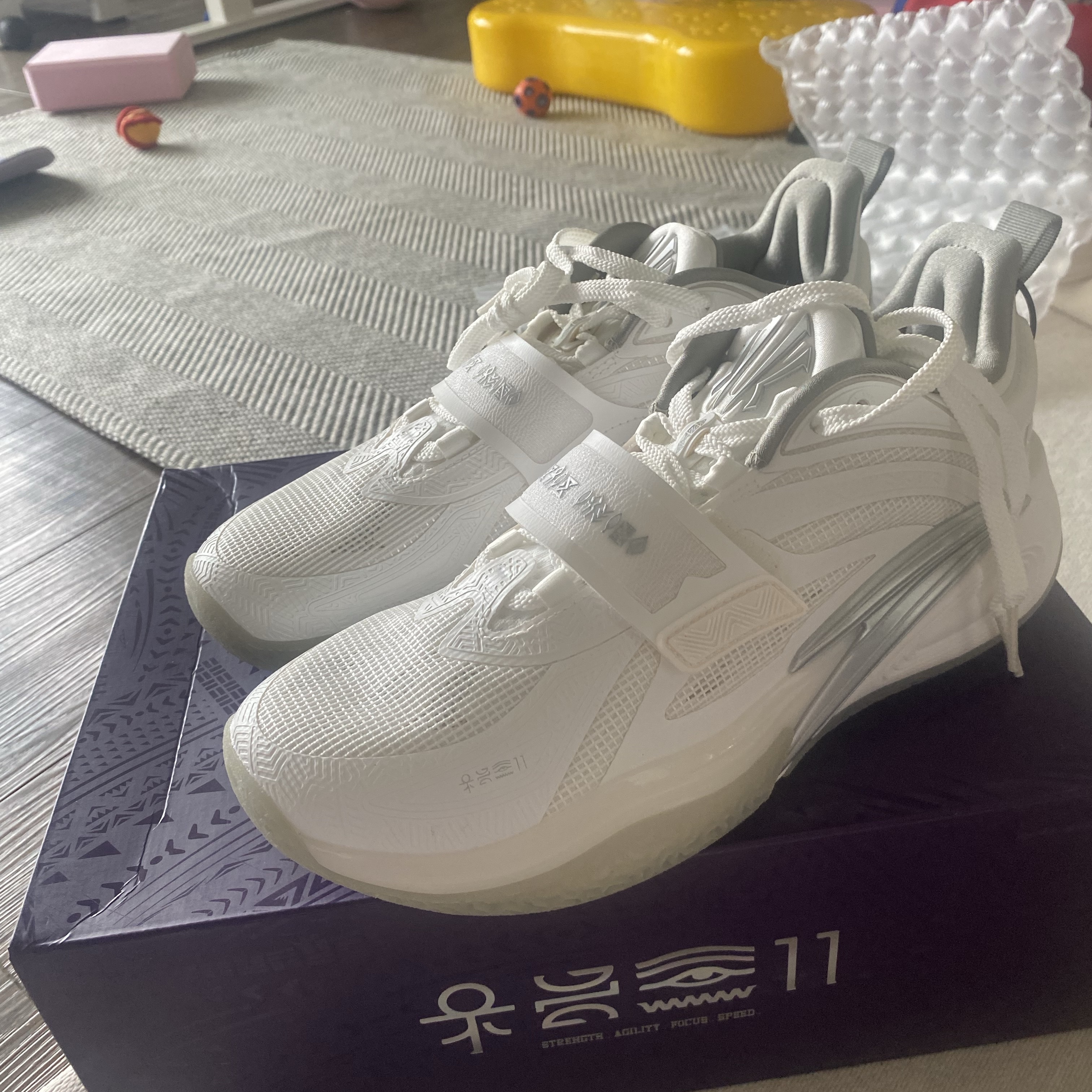 Anta Kai 1 White Ghost Platinum 착용 스타일
