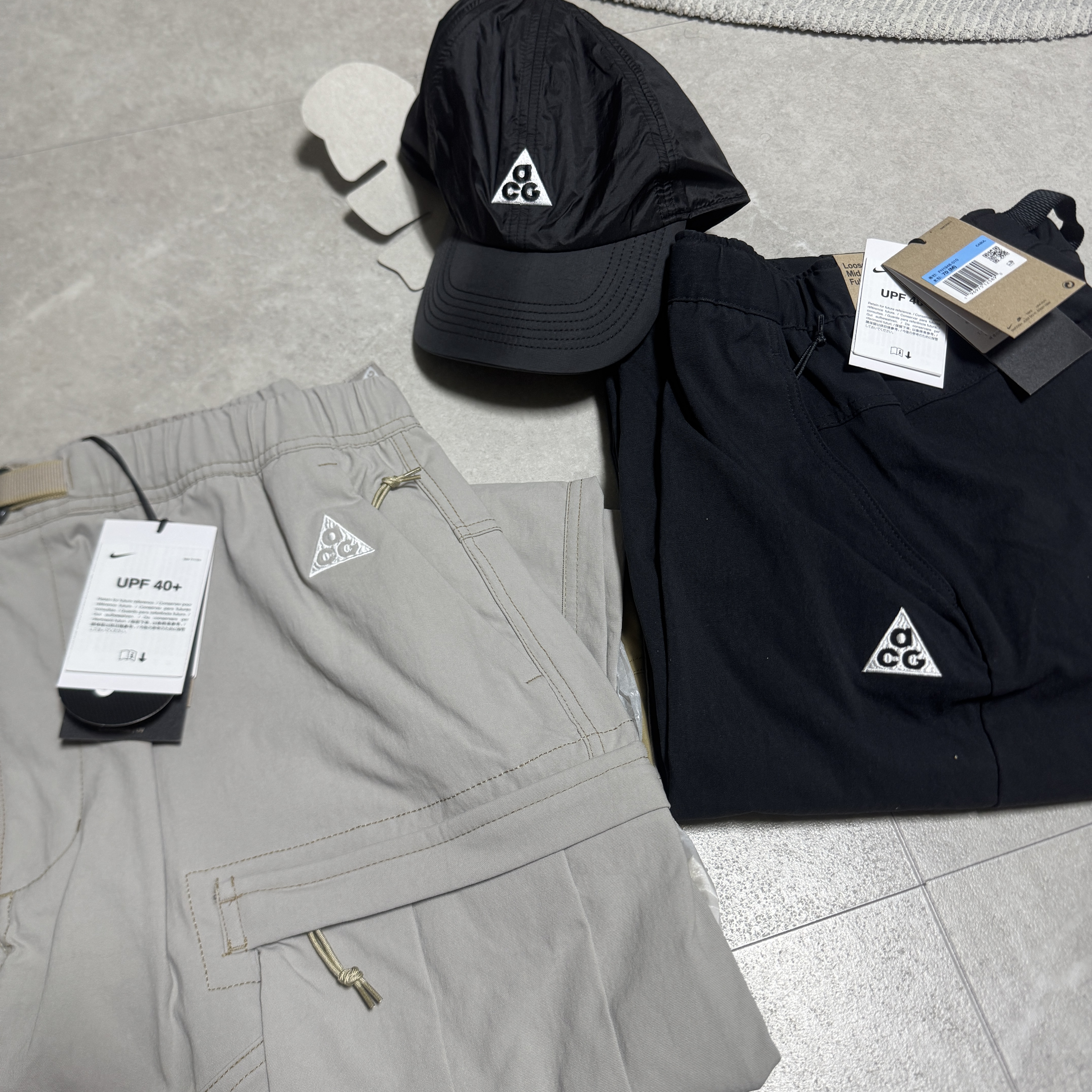 Human Made x Kaws Graphic T-Shirt White - Seoul Store Exclusive, New Balance 992 Made in USA Core Grey Silver Metallic 착용 스타일 - 5