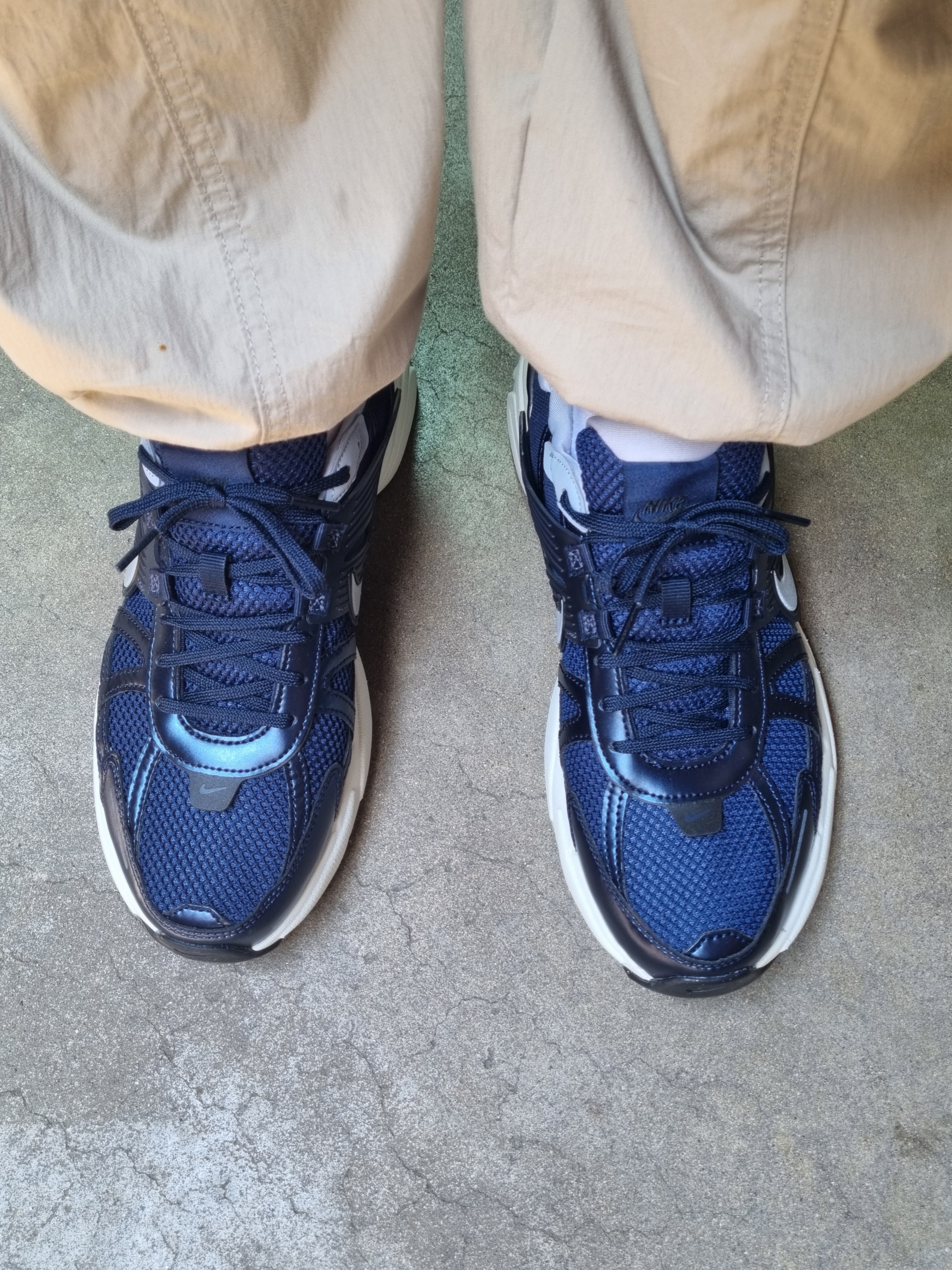 Nike V2K Run Obsidian Thunder Blue 착용 스타일