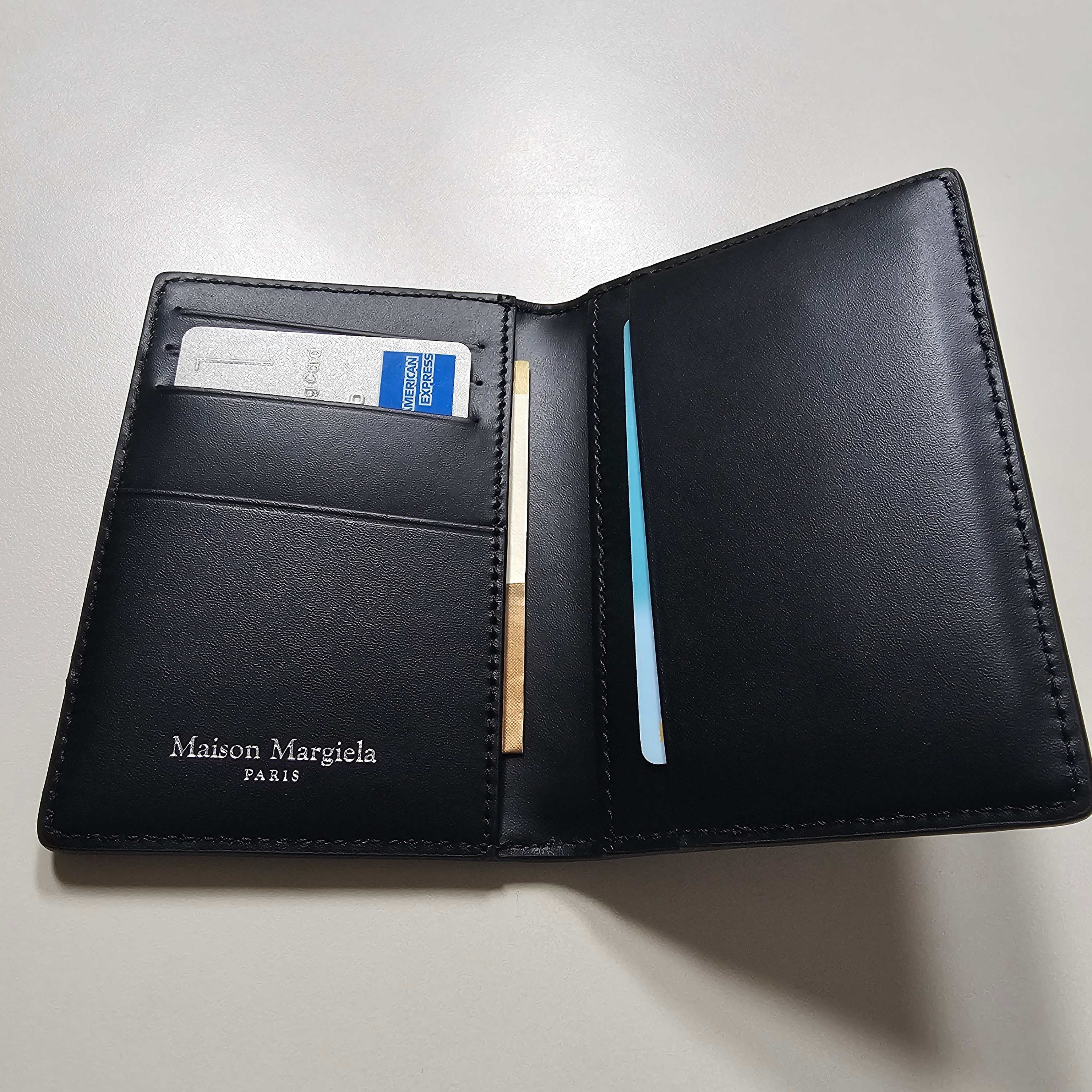 Maison Margiela Leather Bi-Fold Card Holder Black 착용 스타일 - 1