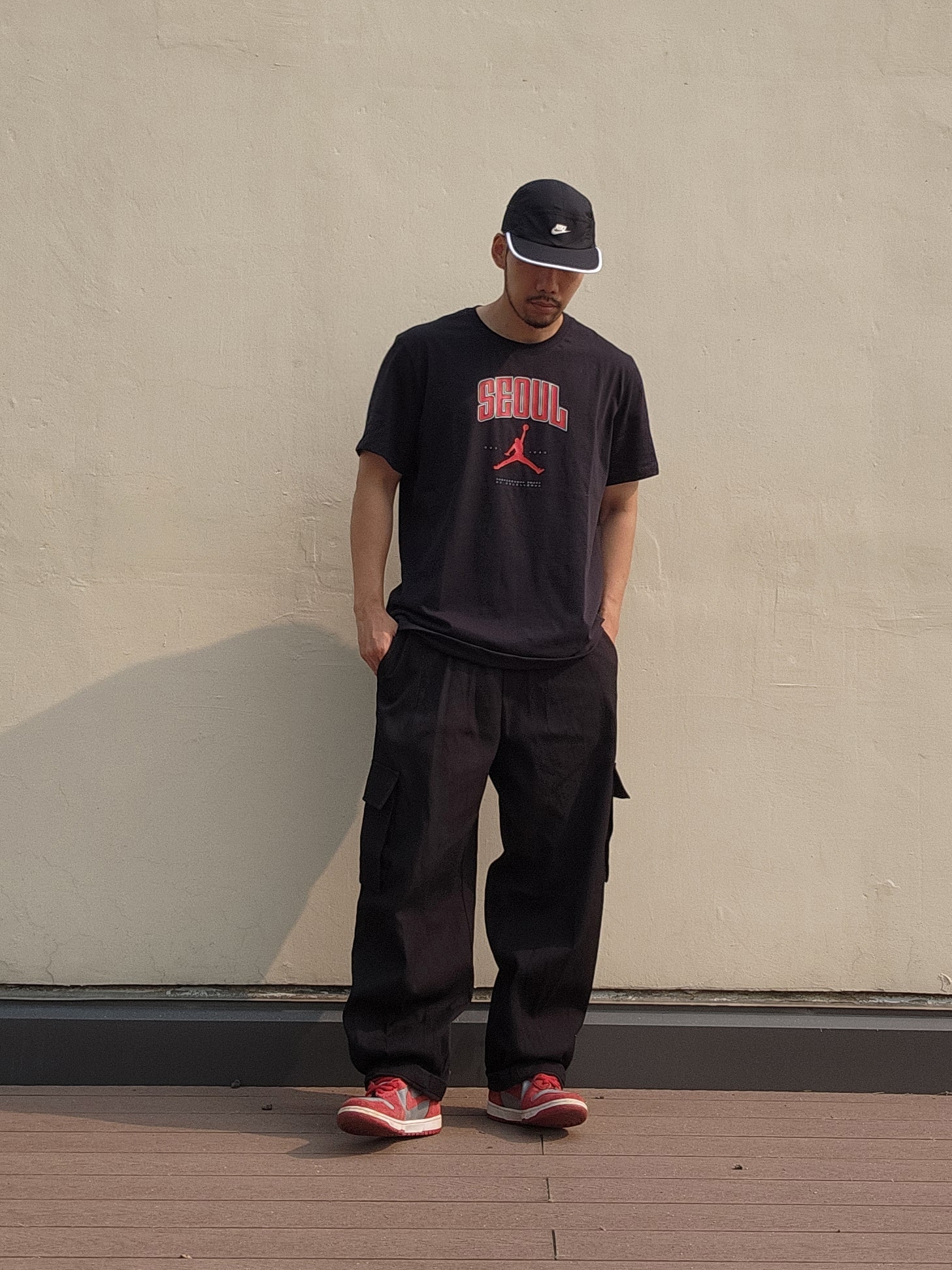 Nike Dunk Low Flyknit University Red Wolf Grey 착용 스타일 - 2