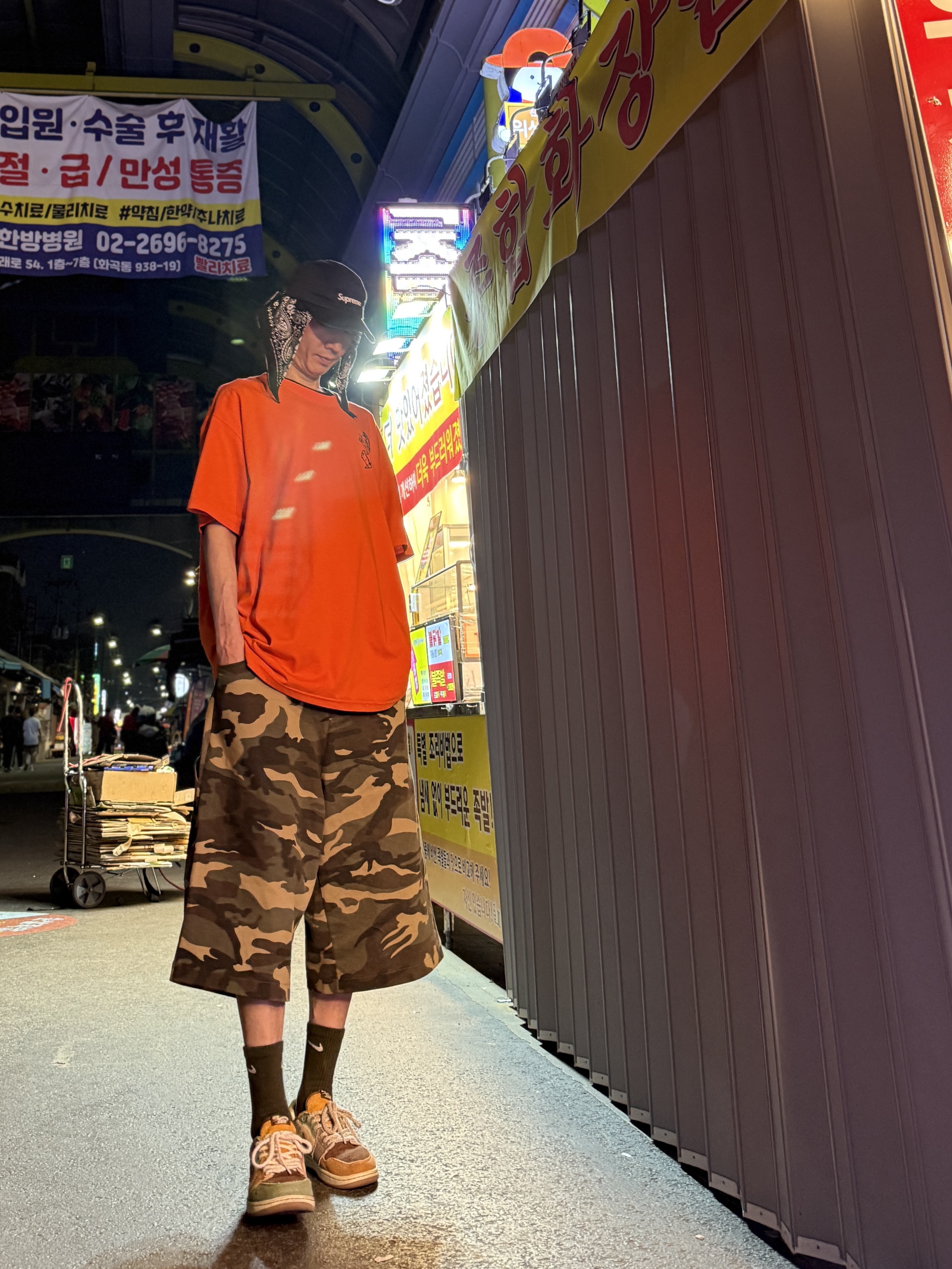 Jordan 1 x Zion Williamson Retro Low OG Flax and Oil Green, SLOW RECORD HOUSE Carpenter Bermuda Wide Camo Pants Vintage Green 착용 스타일 - 2