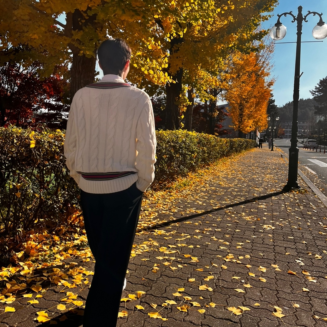 Corteiz Wimbledon Knit Sweater White 착용 스타일