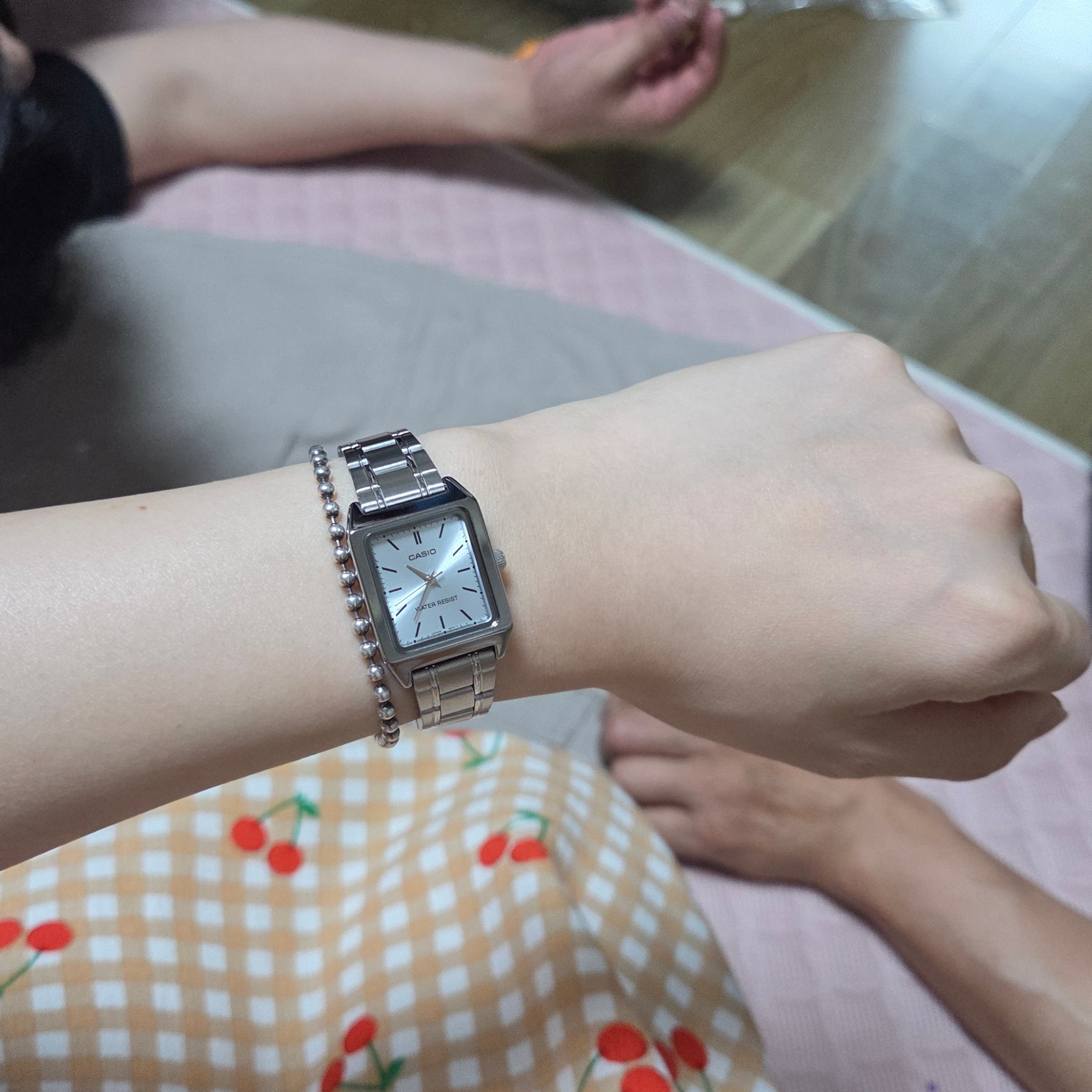 Casio LTP-V007D-2E 착용 스타일