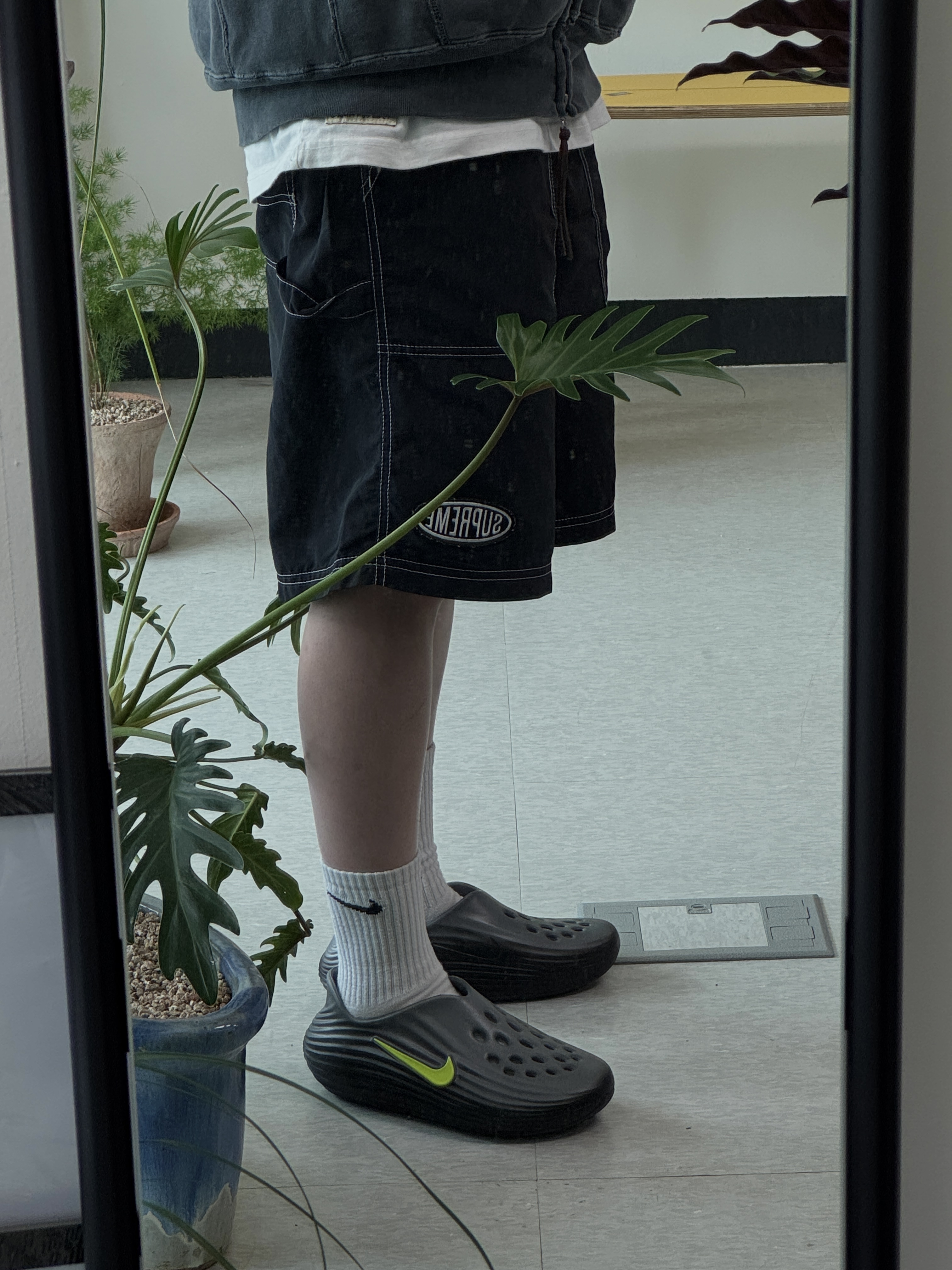 Nike ReactX Rejuven8 Black Cool Grey, Supreme Nylon Painter Short Black - 24SS 착용 스타일