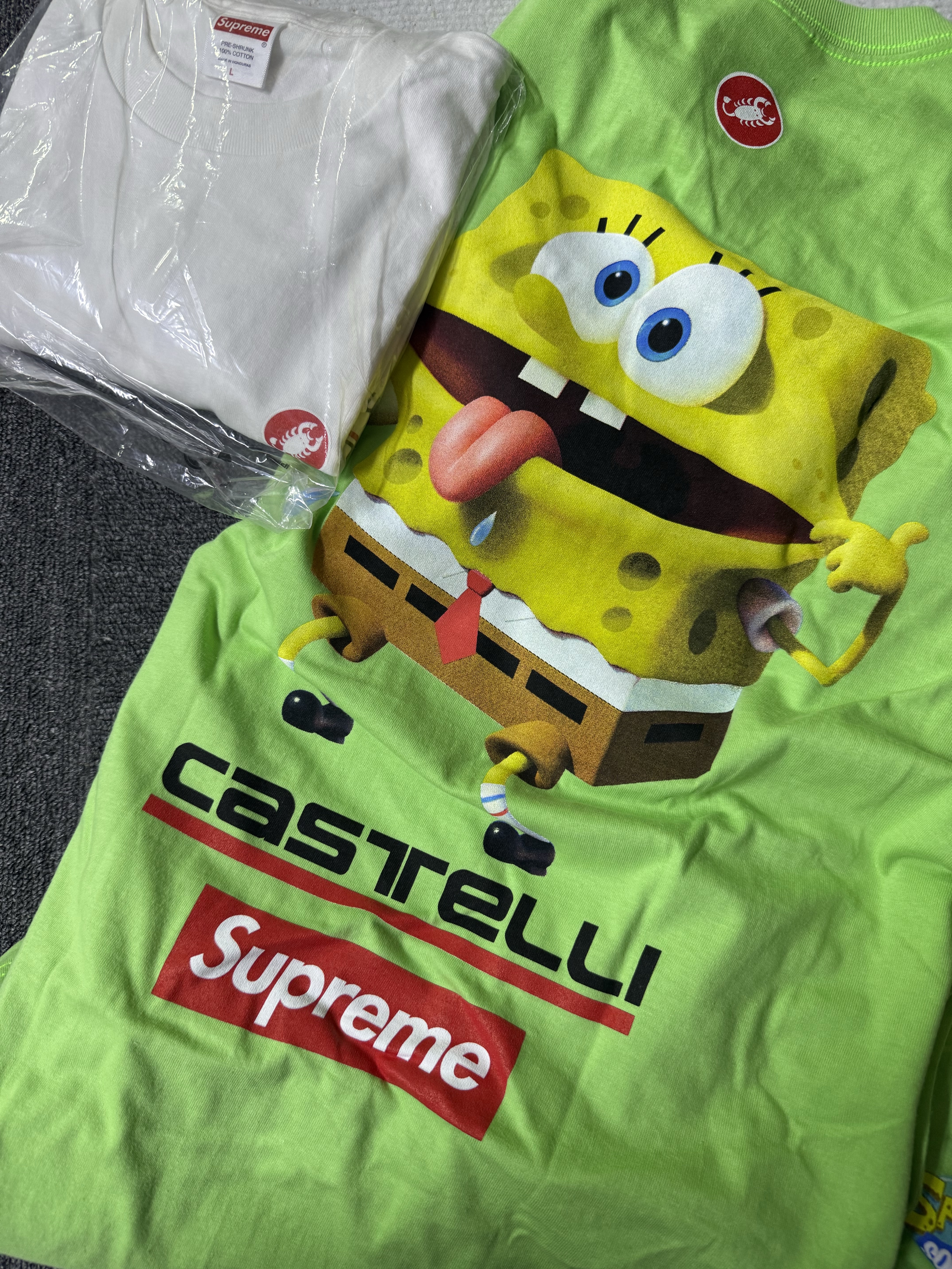 Supreme x SpongeBob SquarePants Castelli Racing L/S T-Shirt White - 25SS, Supreme x SpongeBob SquarePants Castelli Racing L/S T-Shirt Lime - 25SS 착용 스타일