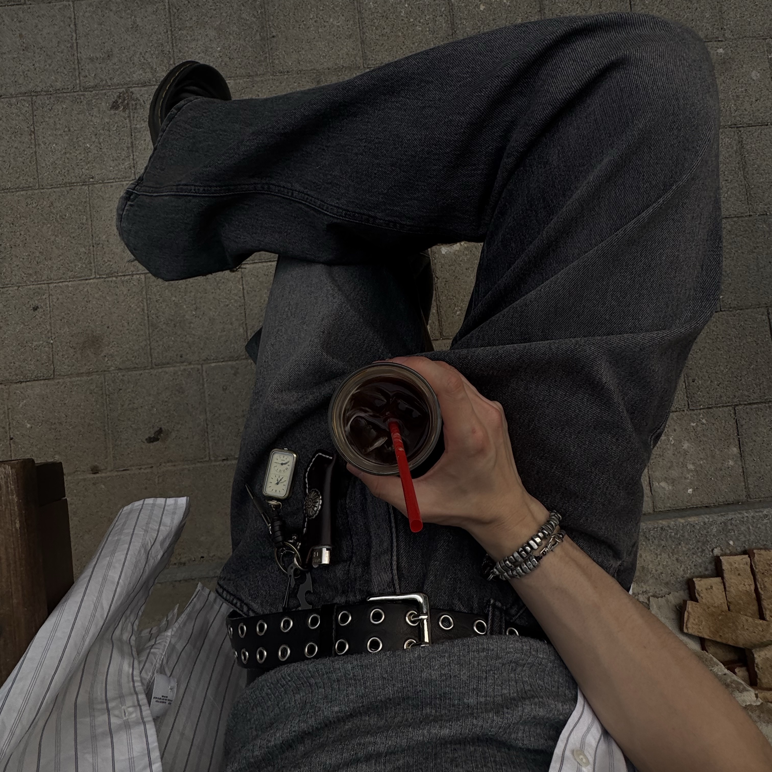 Hatchingroom Wide Curve Jeans Washed Black, Dr. Martens 1460 Smooth Boots Black 착용 스타일 - 1