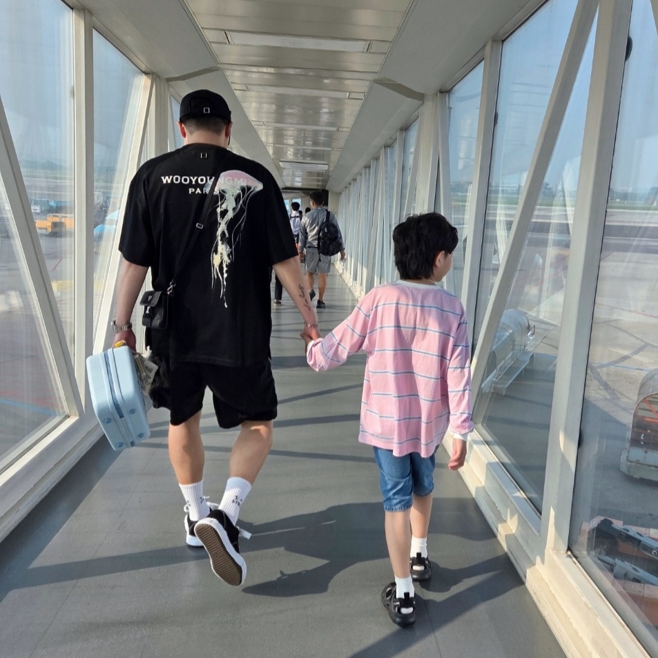 Wooyoungmi Luminous Jellyfish Back Logo T-Shirt Black - 24SS, Wooyoungmi Embroidered Ball Cap Black 착용 스타일