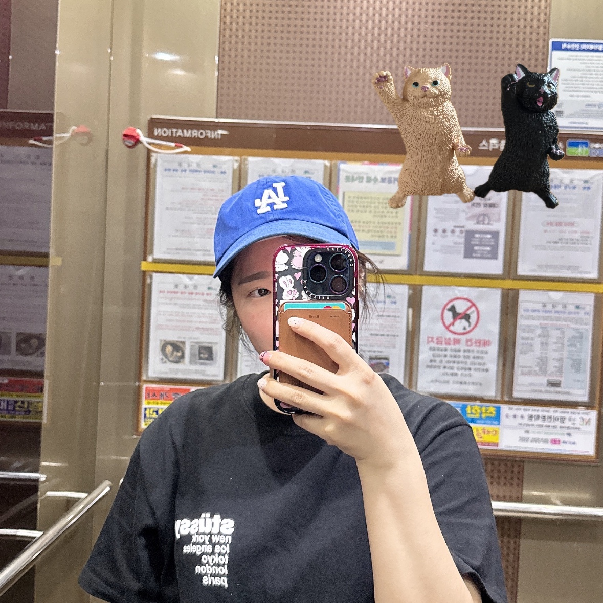 47 Brand LA Dodgers Clean Up Royal, Stussy Strawberry T-Shirt Black 착용 스타일