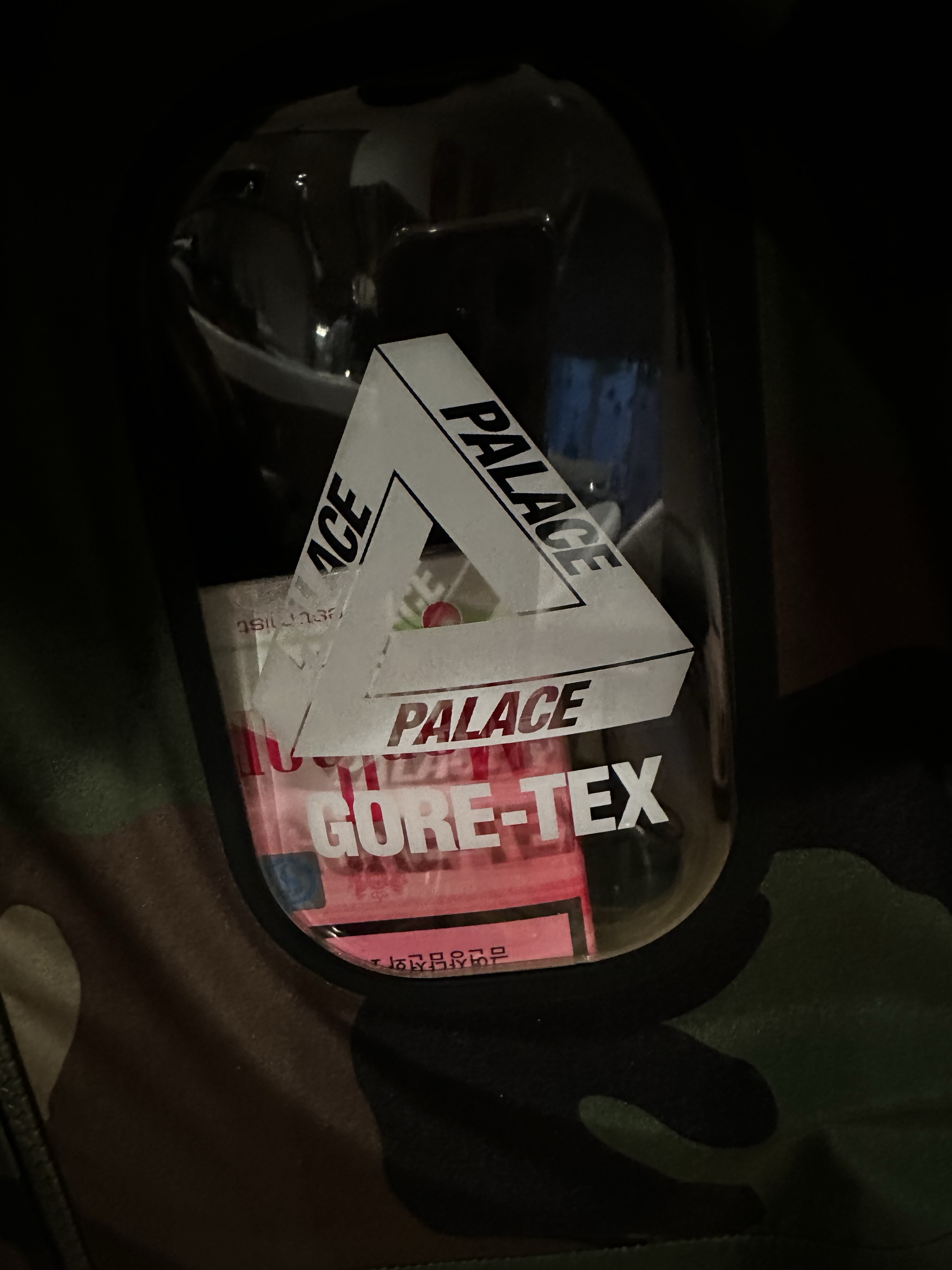 Palace Gore-Tex 3L Tek Jacket DPM Black - 25SS, Supreme Small Box T-Shirt White - 25SS 착용 스타일 - 8