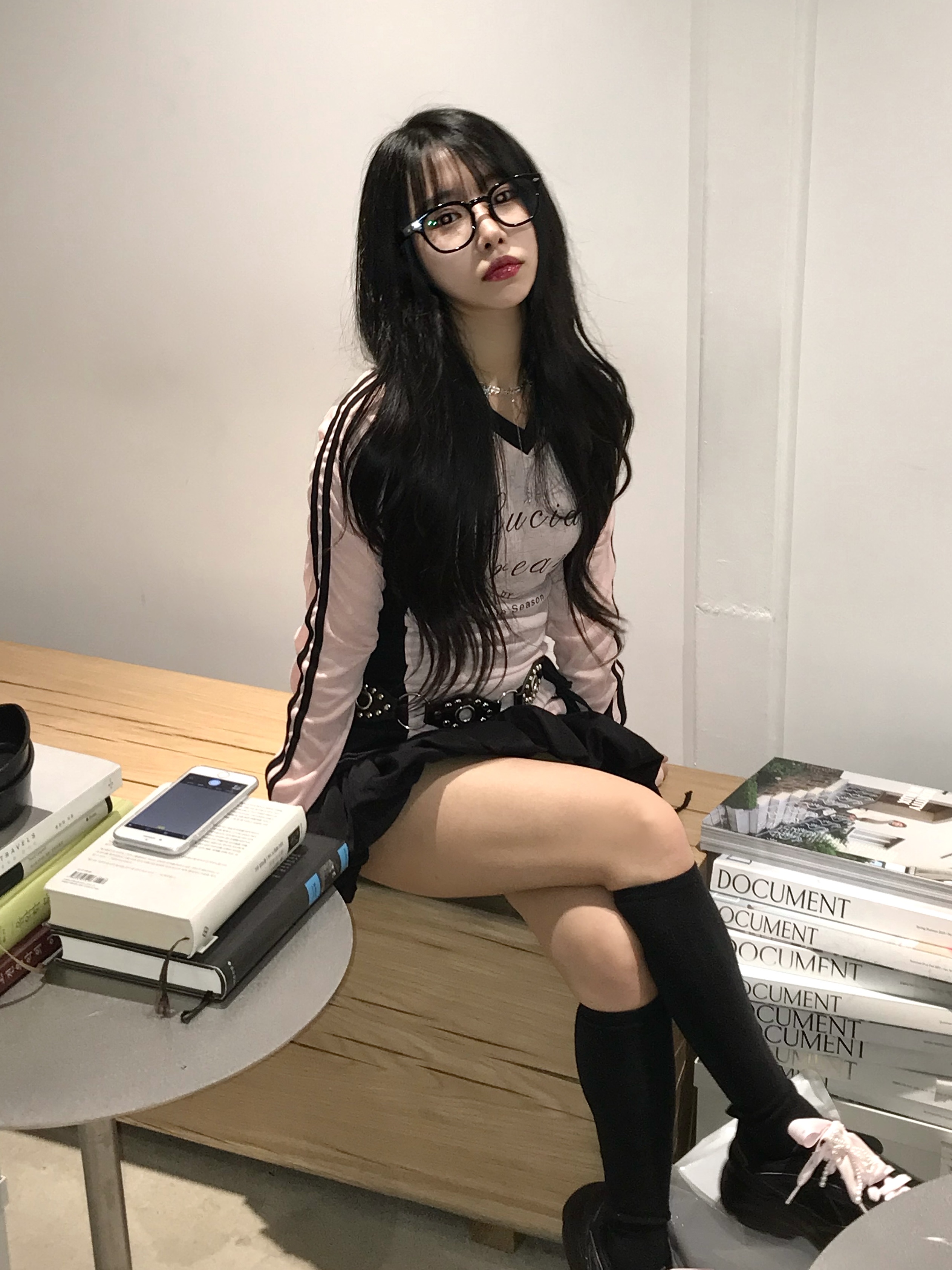 (W) Adidas Ozgaia Core Black 착용 스타일 - 2