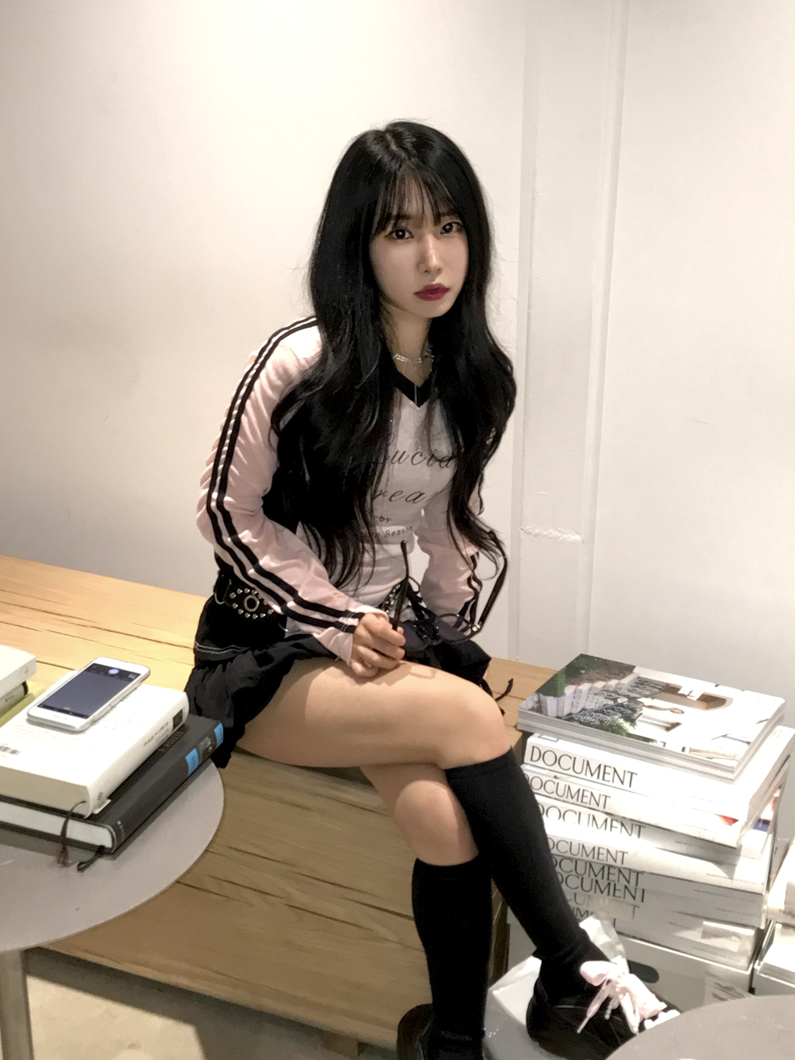 (W) Adidas Ozgaia Core Black 착용 스타일 - 3