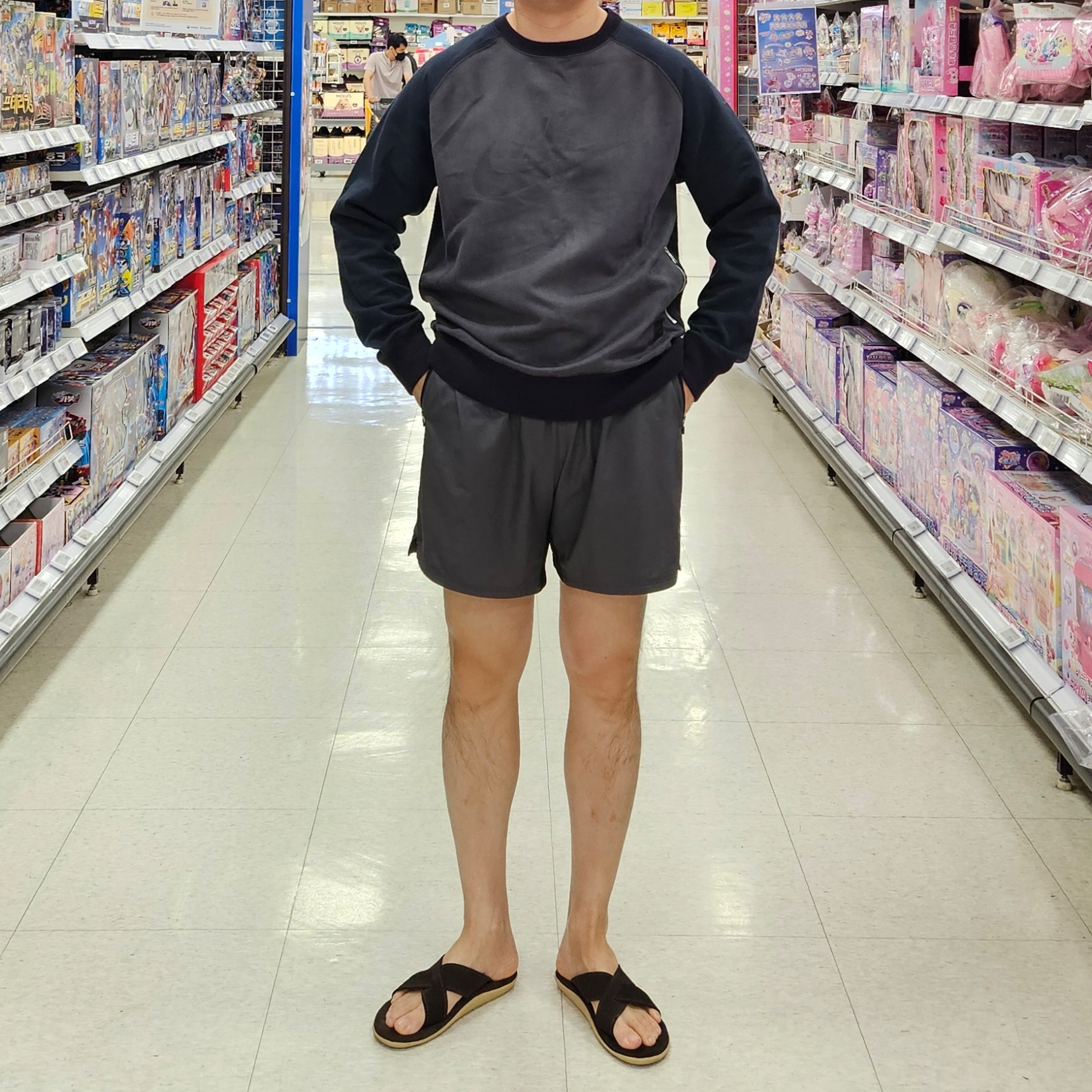 Island Slipper Slide Black Suede 착용 스타일 - 3