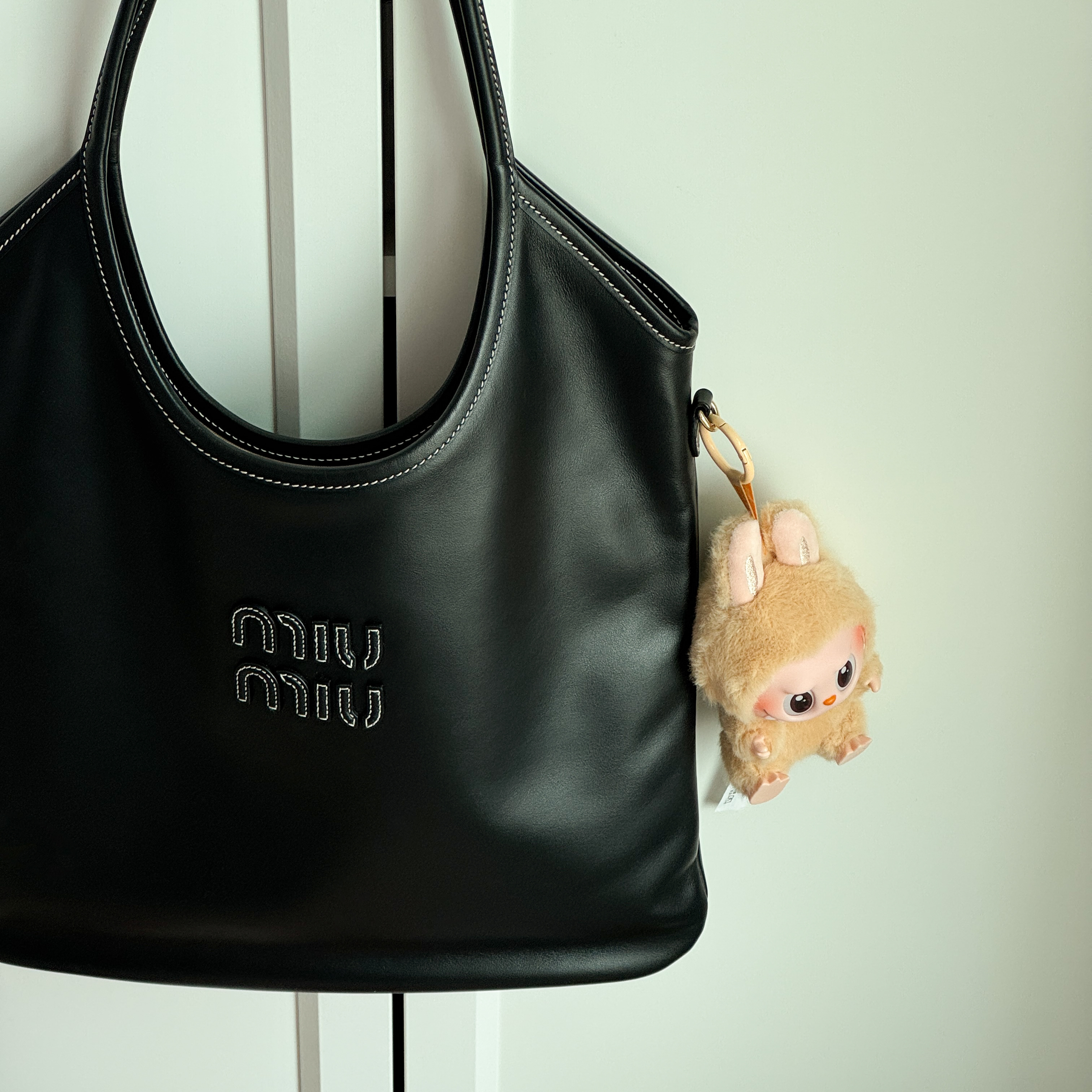 Pop Mart Labubu Let's Play Together Doll Series Sealed Case (1 Blind Box), Miu Miu Ivy Leather Bag Black 착용 스타일