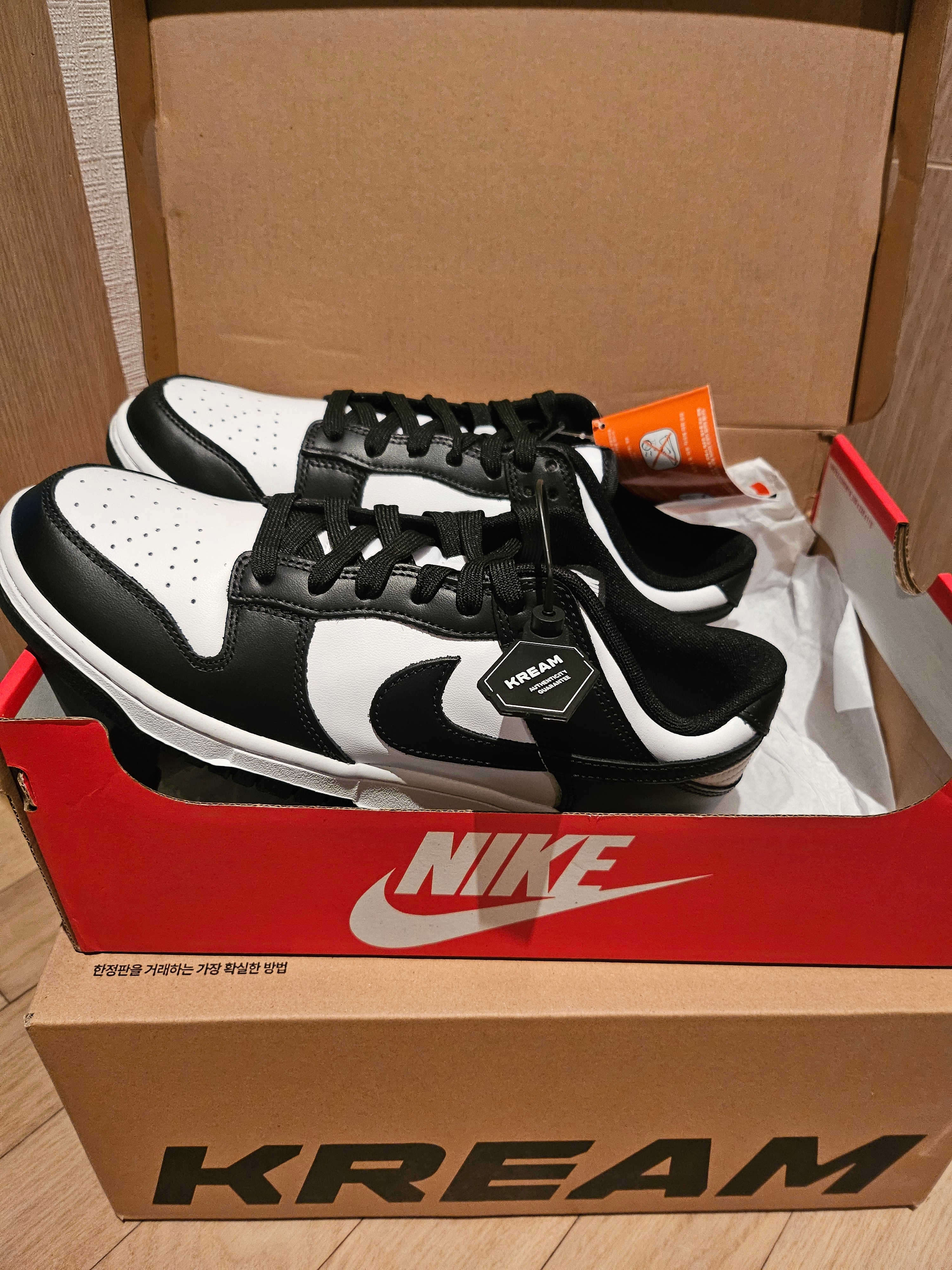 (W) Nike Dunk Low Vintage Black and White 착용 스타일