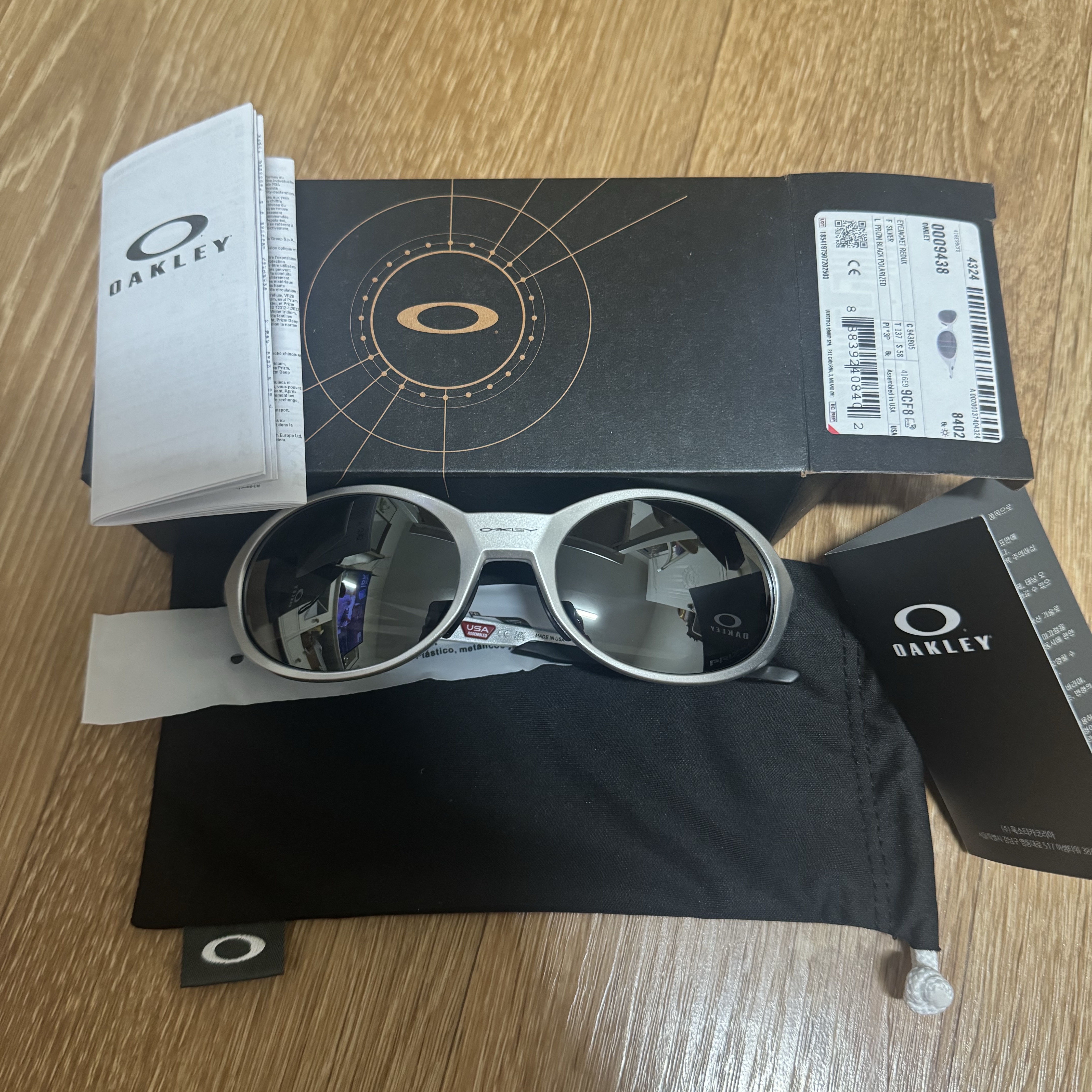 Oakley Eye Jacket Redux Silver Frame Prizm Black Polarized Lenses High Bridge Fit 착용 스타일