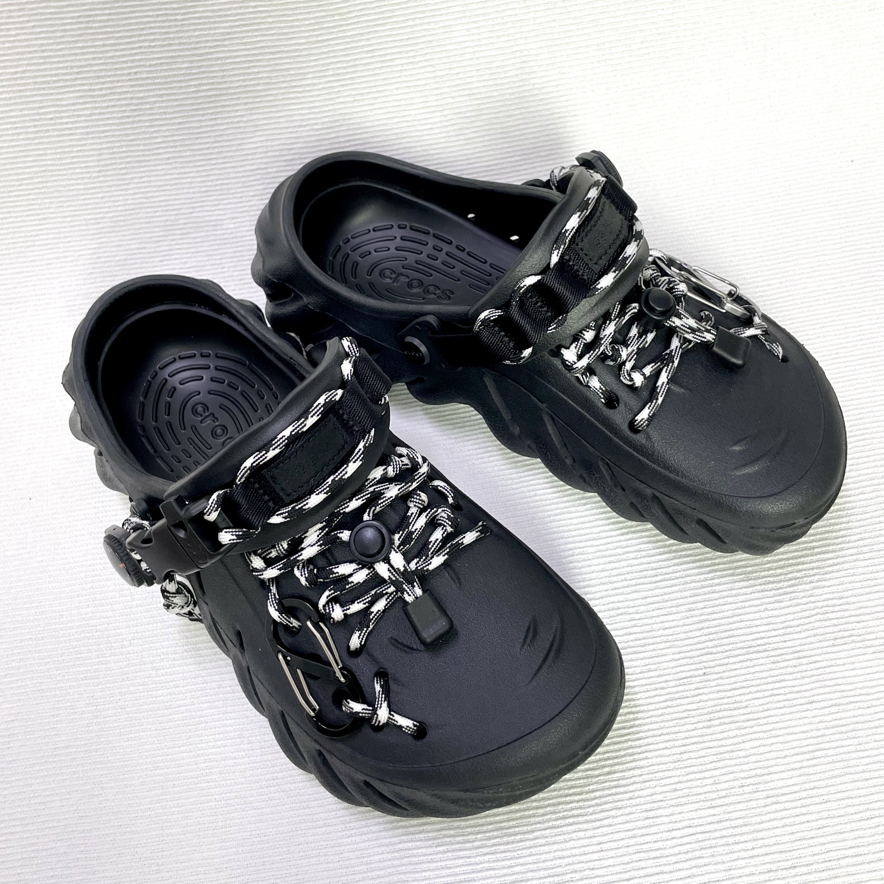 Crocs Echo Clog Black 착용 스타일
