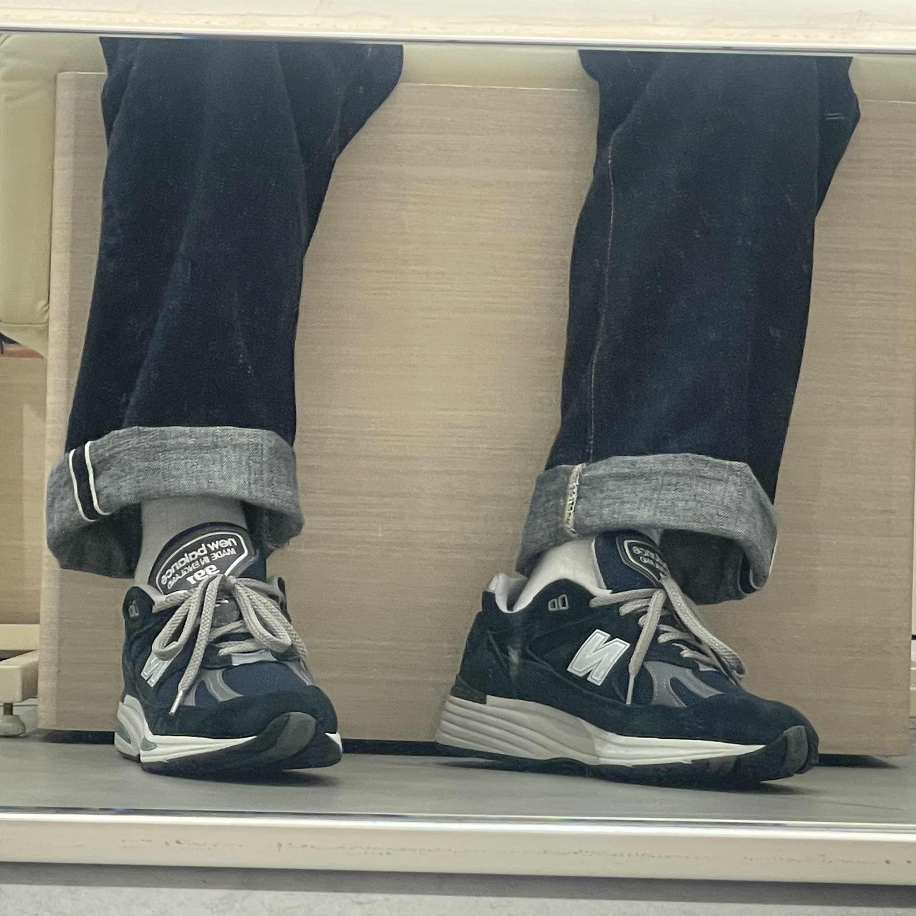 New Balance 991v2 Made in UK Dark Navy Smoked Pearl 착용 스타일
