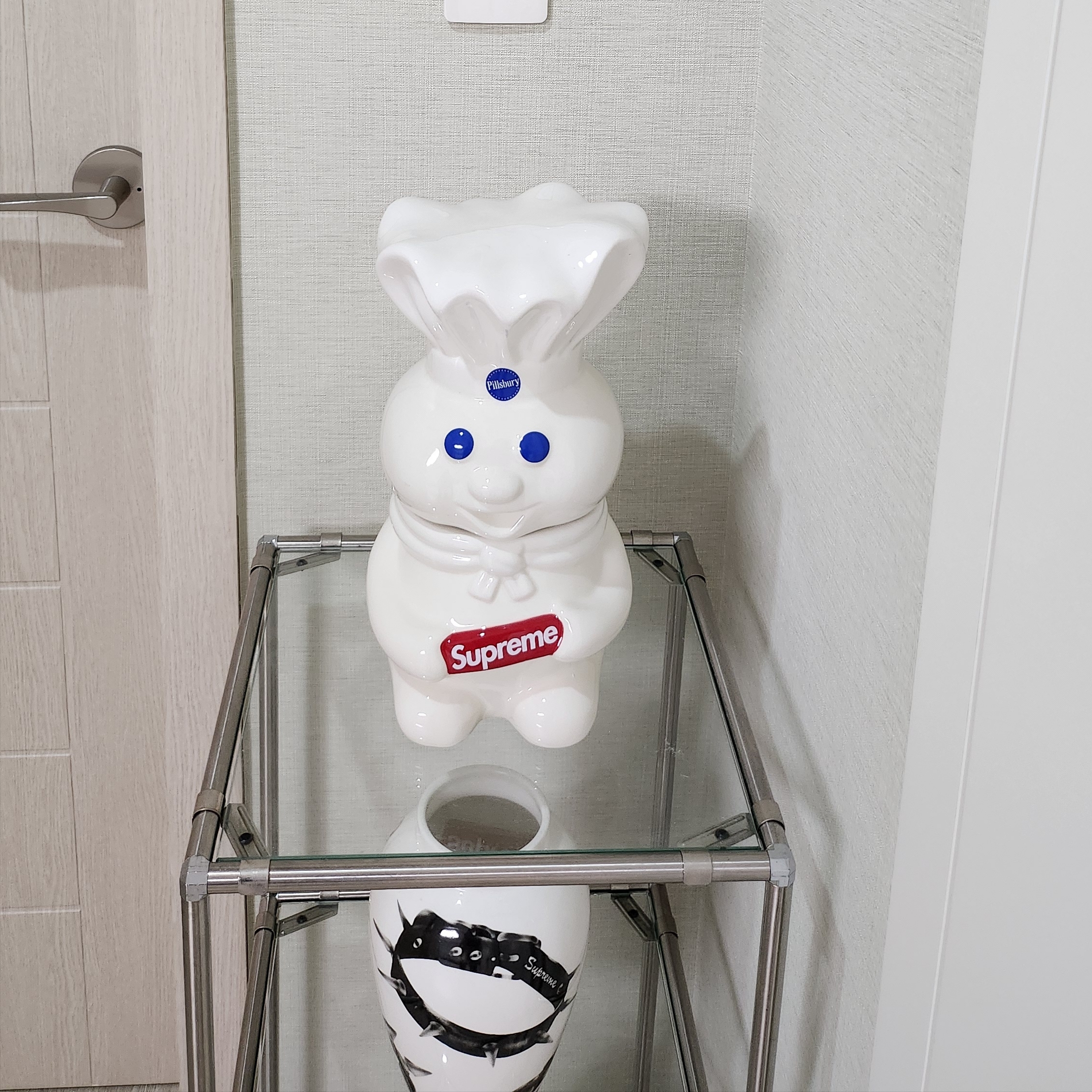 Supreme Doughboy Cookie Jar White - 22FW 착용 스타일 - 2