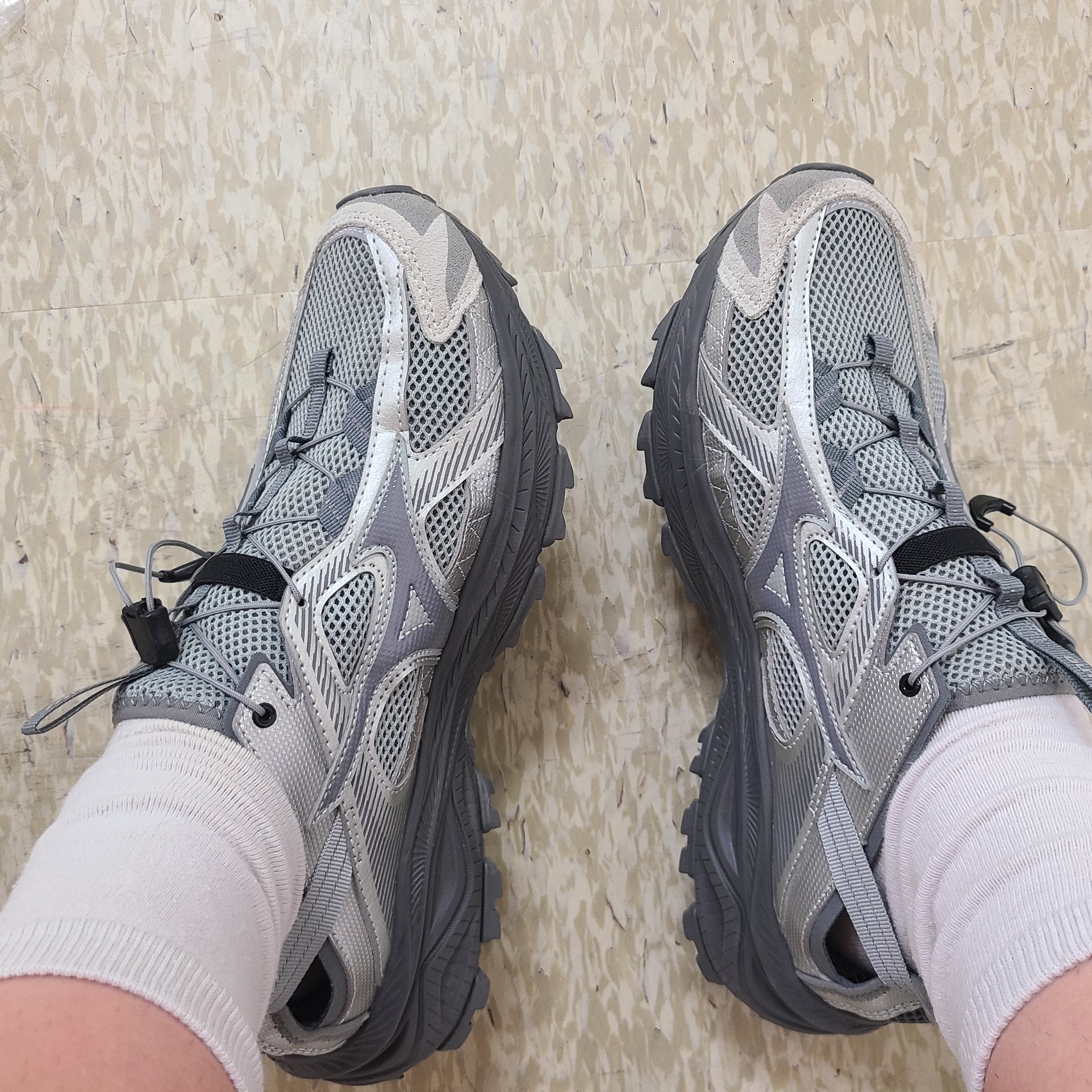 Mizuno Racer Trail SE Silver Grey 착용 스타일