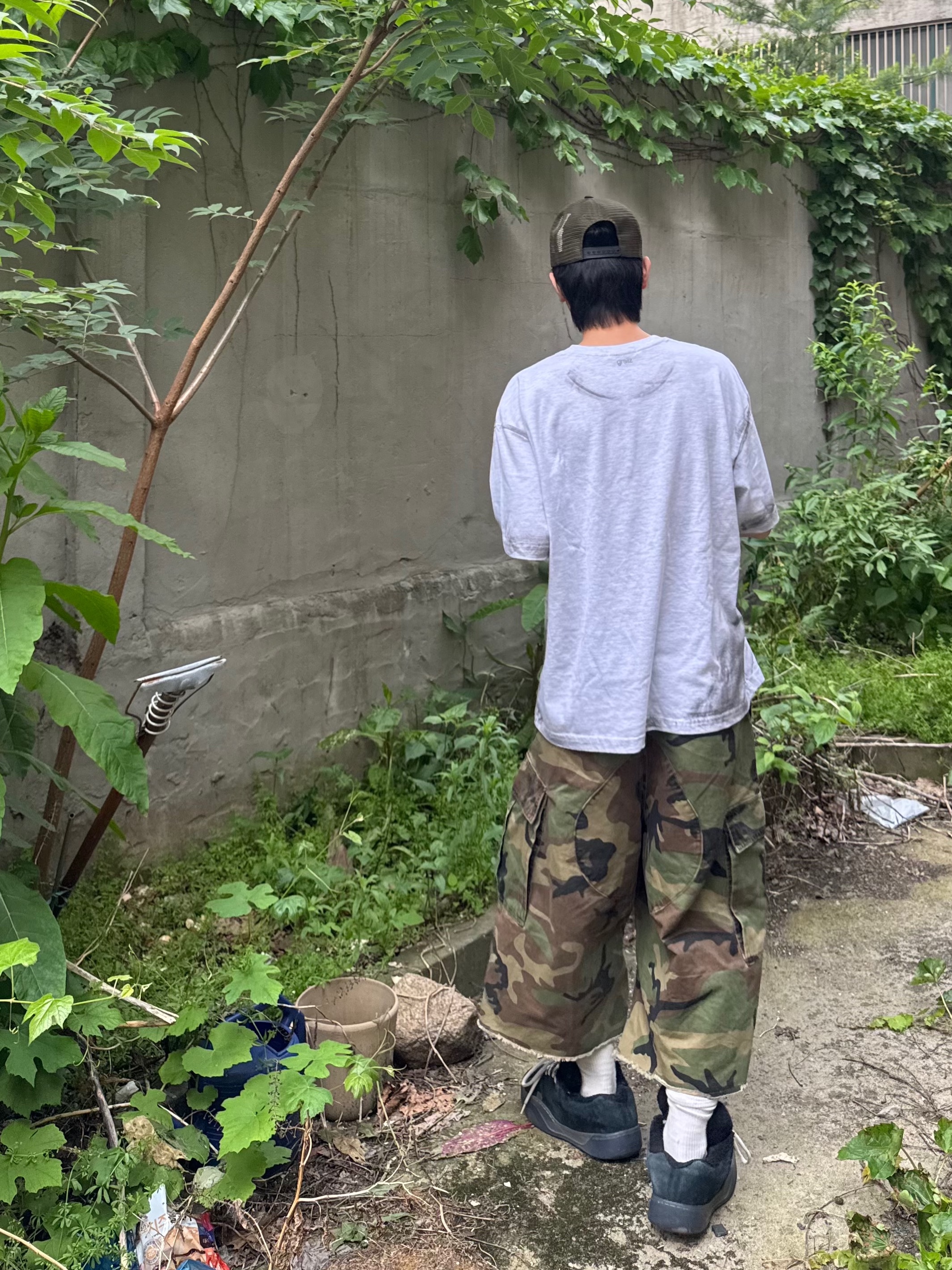 GRAILZ x KOIN SEOUL Magazine T-Shirts Melange Grey, GRAILZ x KOIN SEOUL Kg Logo Cap Camo 착용 스타일 - 6
