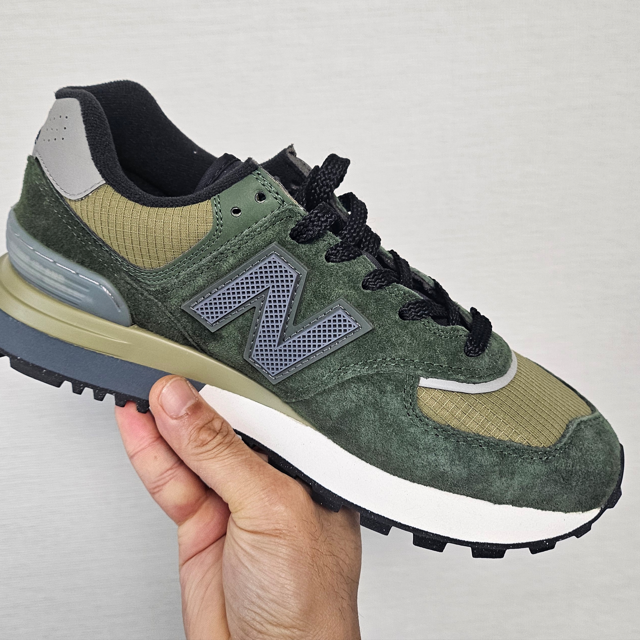 New Balance x Stone Island 574 Legacy Dark Green 착용 스타일 - 2