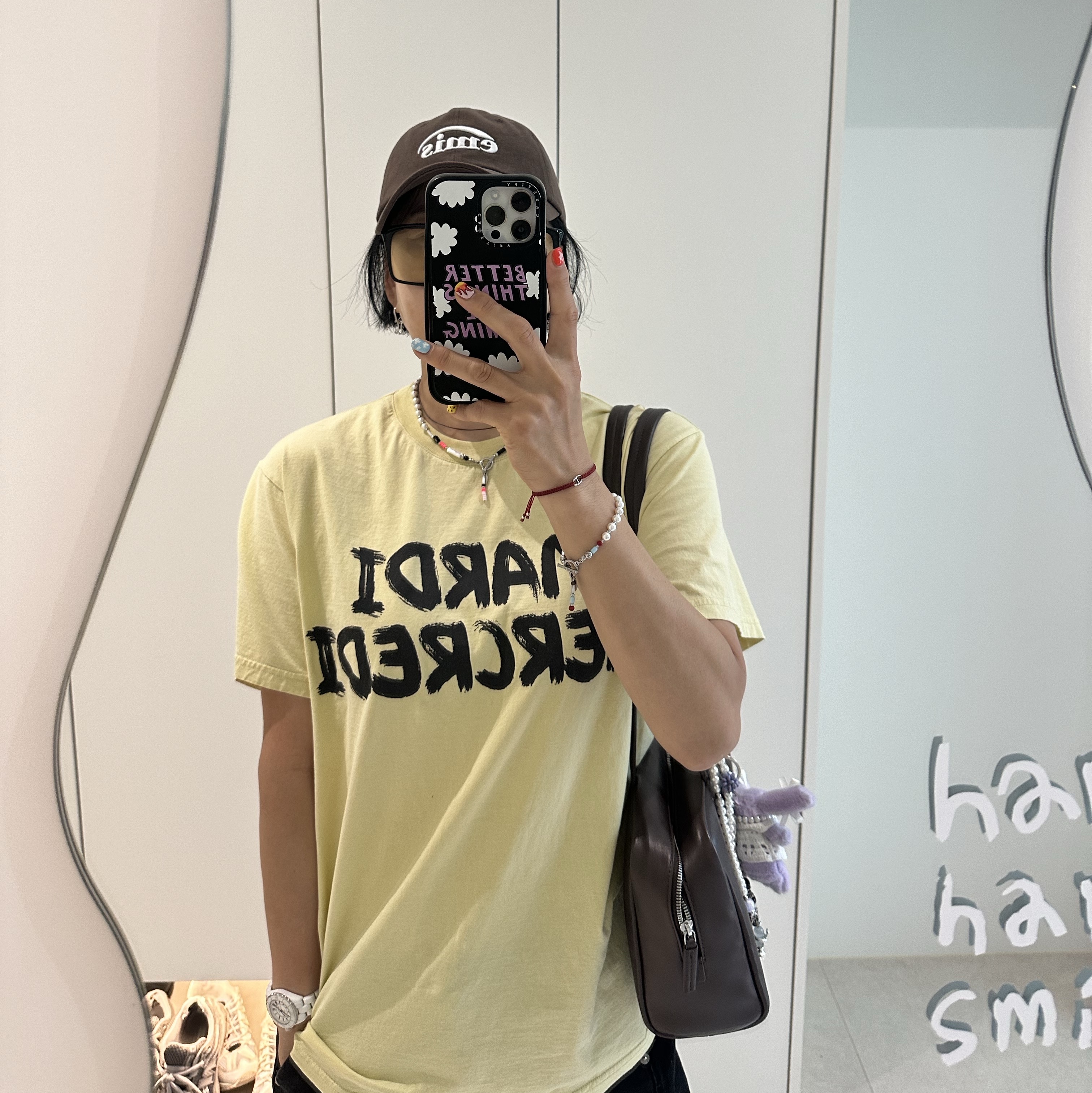 Emis New Logo Emis Cap Brown 착용 스타일