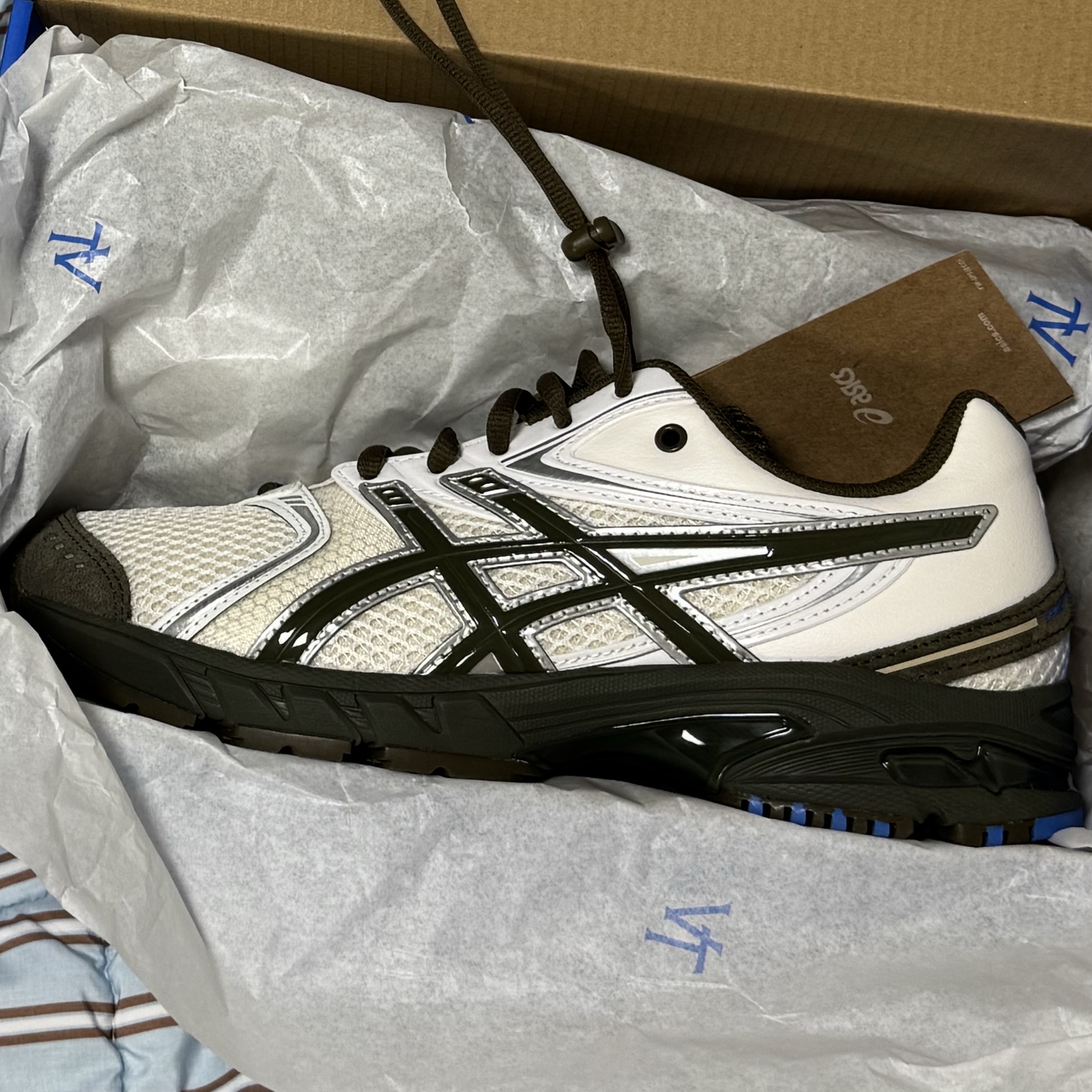 Asics x Temptation Vacation Gel-DS Trainer 14 Cream Olive Canvas 착용 스타일