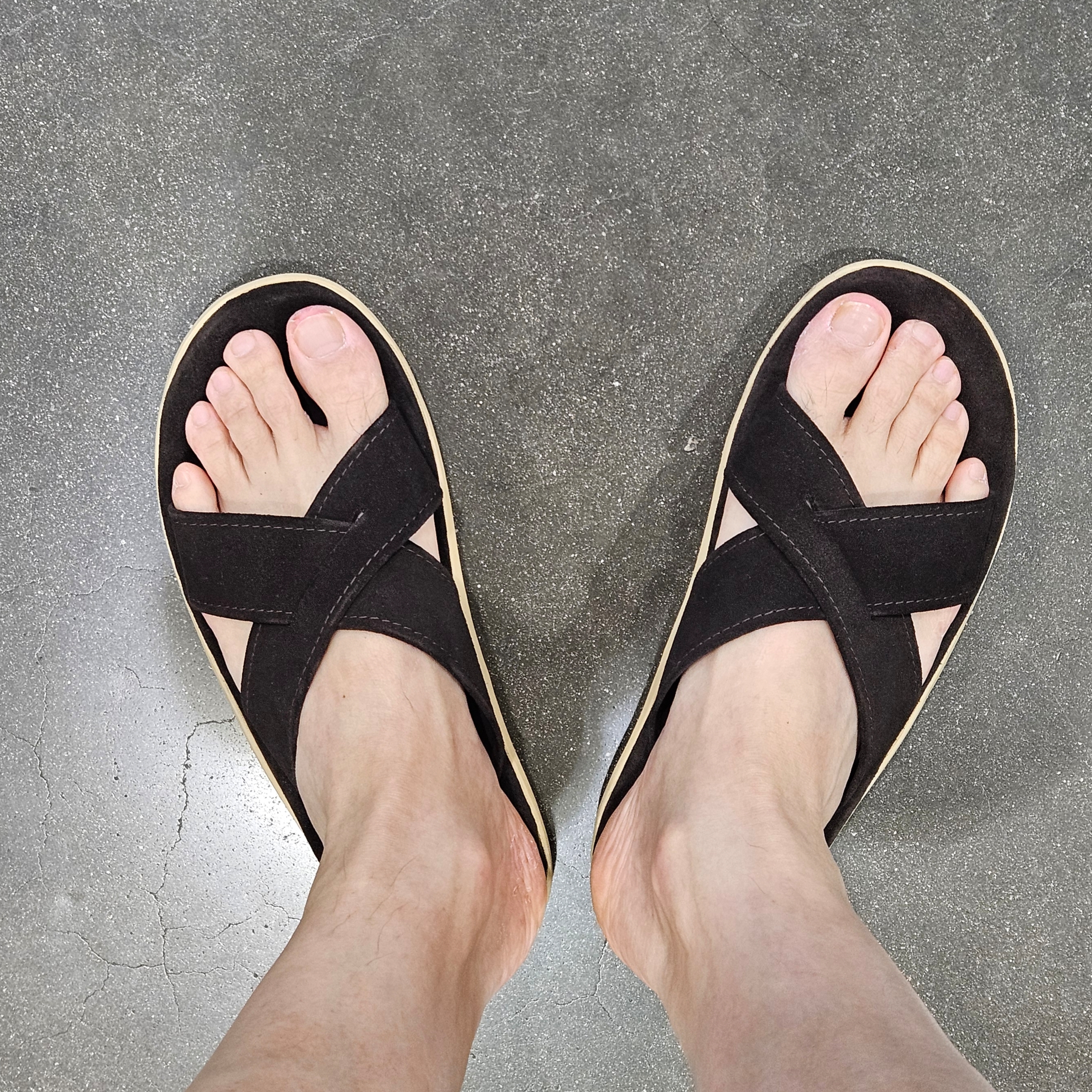 Island Slipper Slide Black Suede 착용 스타일 - 5