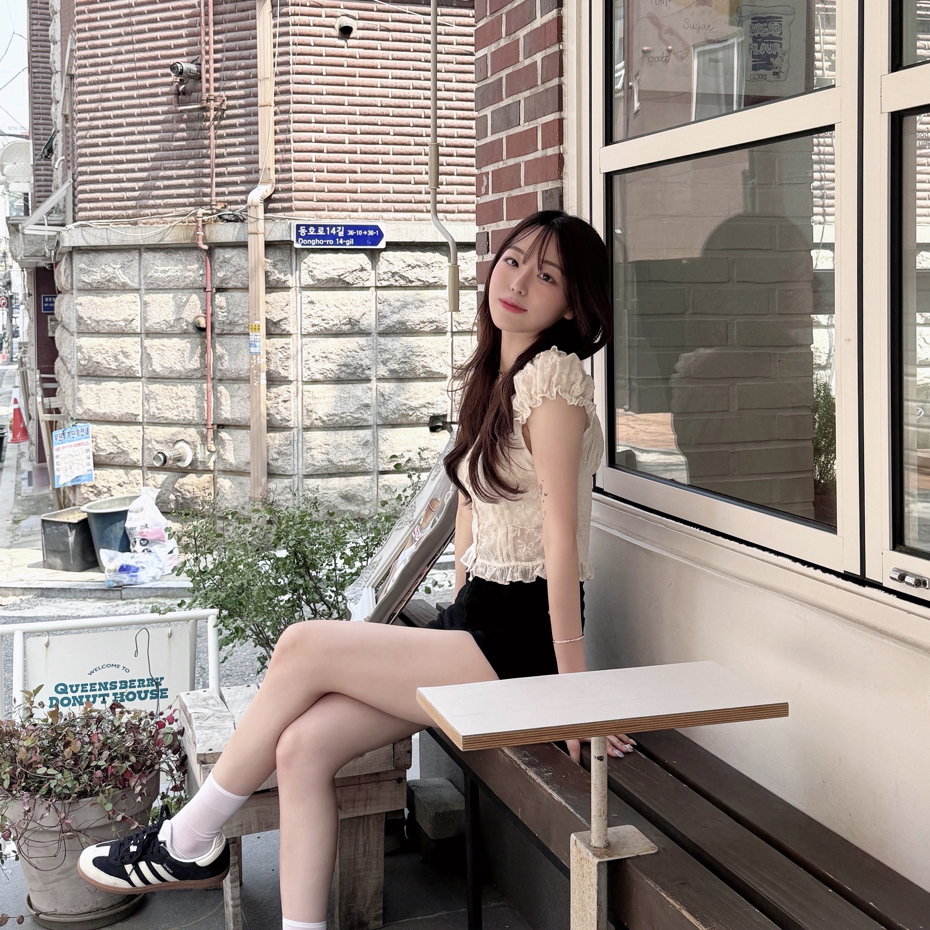 (W) Adidas Samba OG Core Black Wonder White 착용 스타일