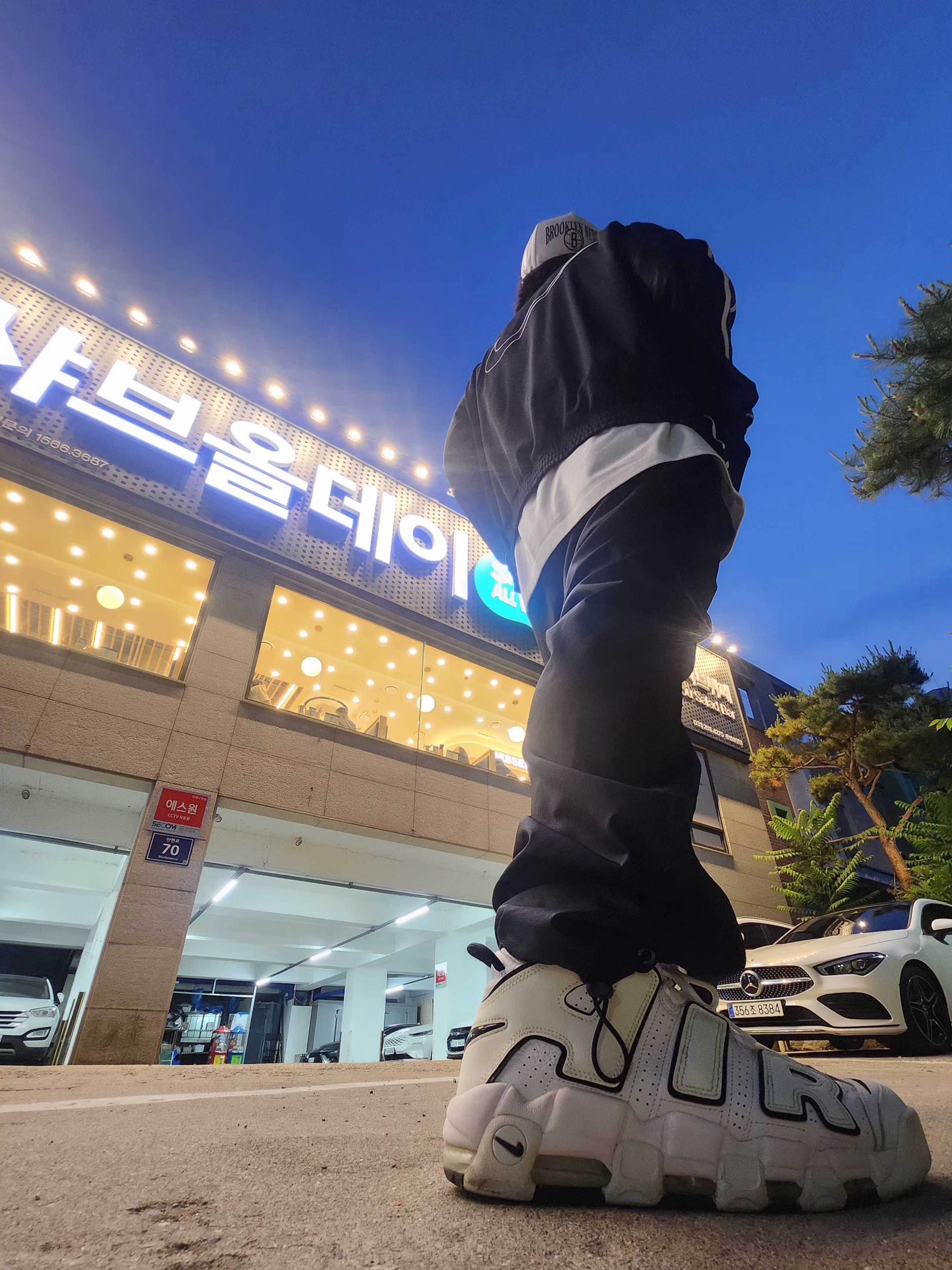 (W) Nike Air More Uptempo Summit White 착용 스타일