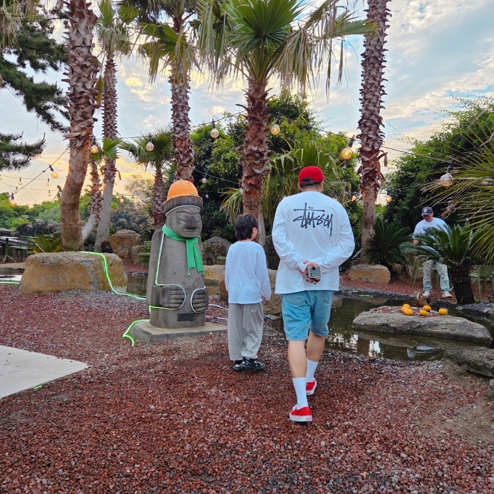 Stussy Basic Stussy LS T-Shirt White 2023, Stussy Basic Stussy LS T-Shirt White 2022 착용 스타일 - 2