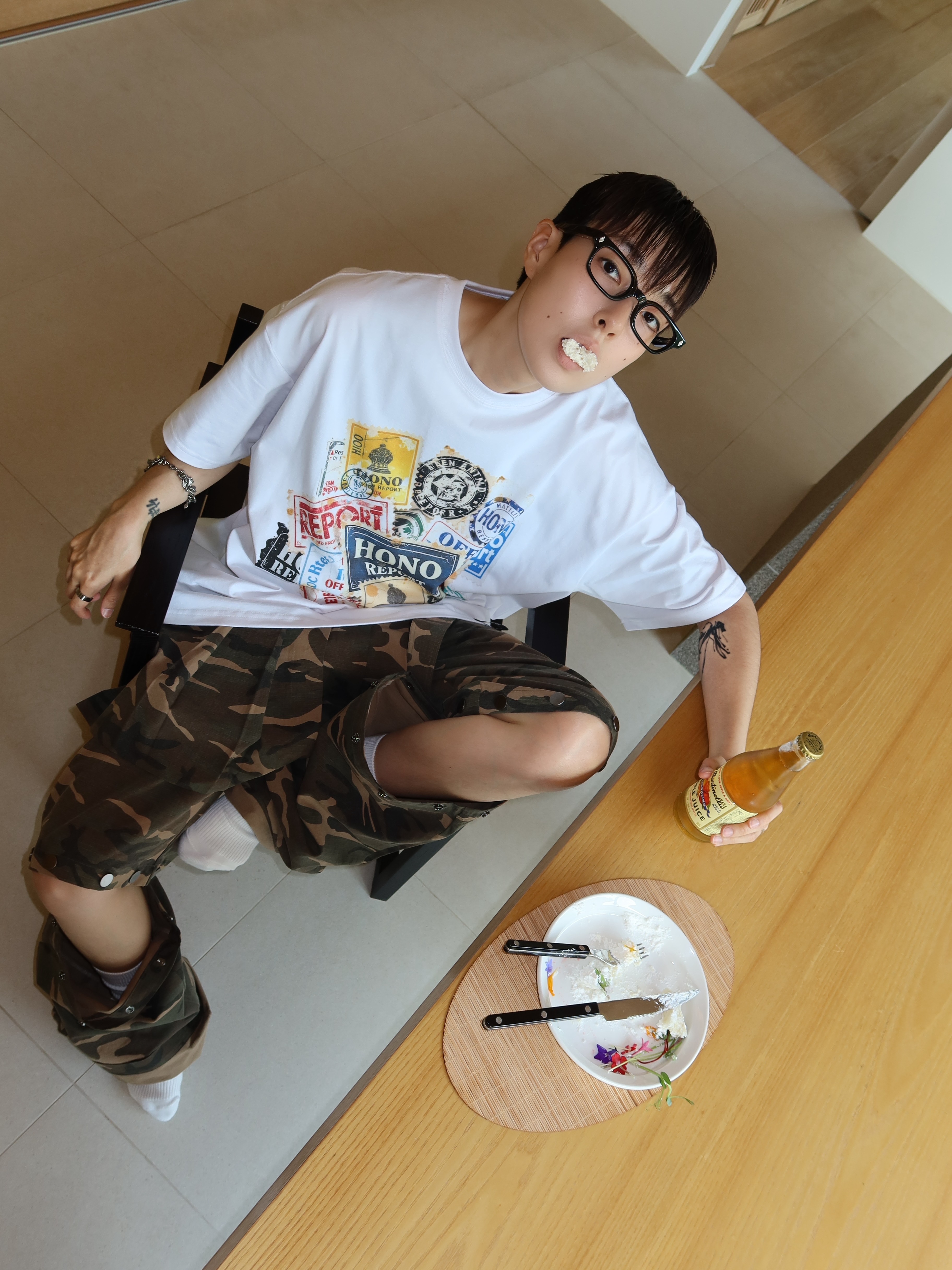 Hono Report Stamp T-Shirt White, Hono Report Leaf Bracelet 착용 스타일 - 3