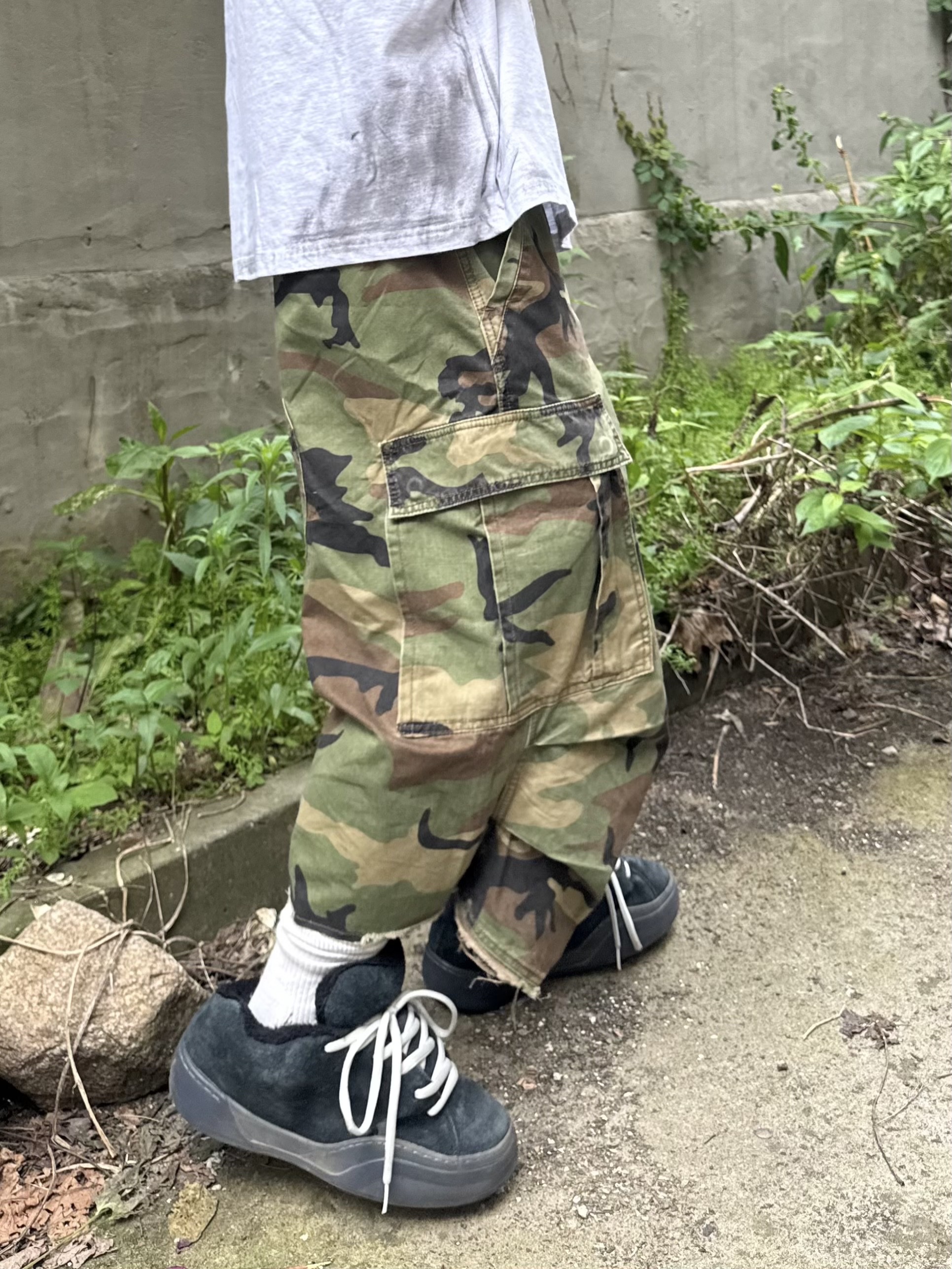 GRAILZ x KOIN SEOUL Magazine T-Shirts Melange Grey, GRAILZ x KOIN SEOUL Kg Logo Cap Camo 착용 스타일 - 4