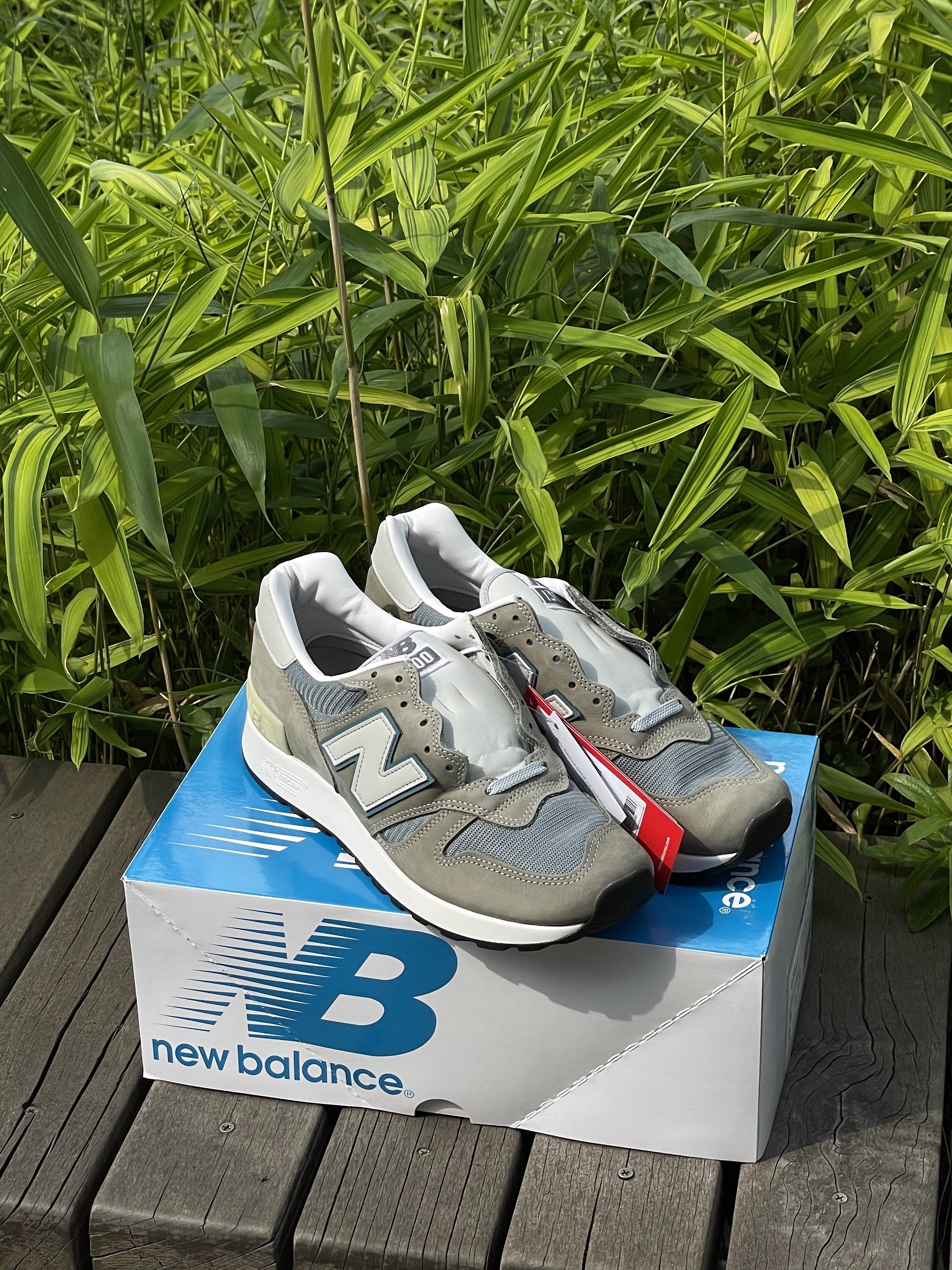 New Balance 1300 Made in USA Mirage Grey Monument 착용 스타일
