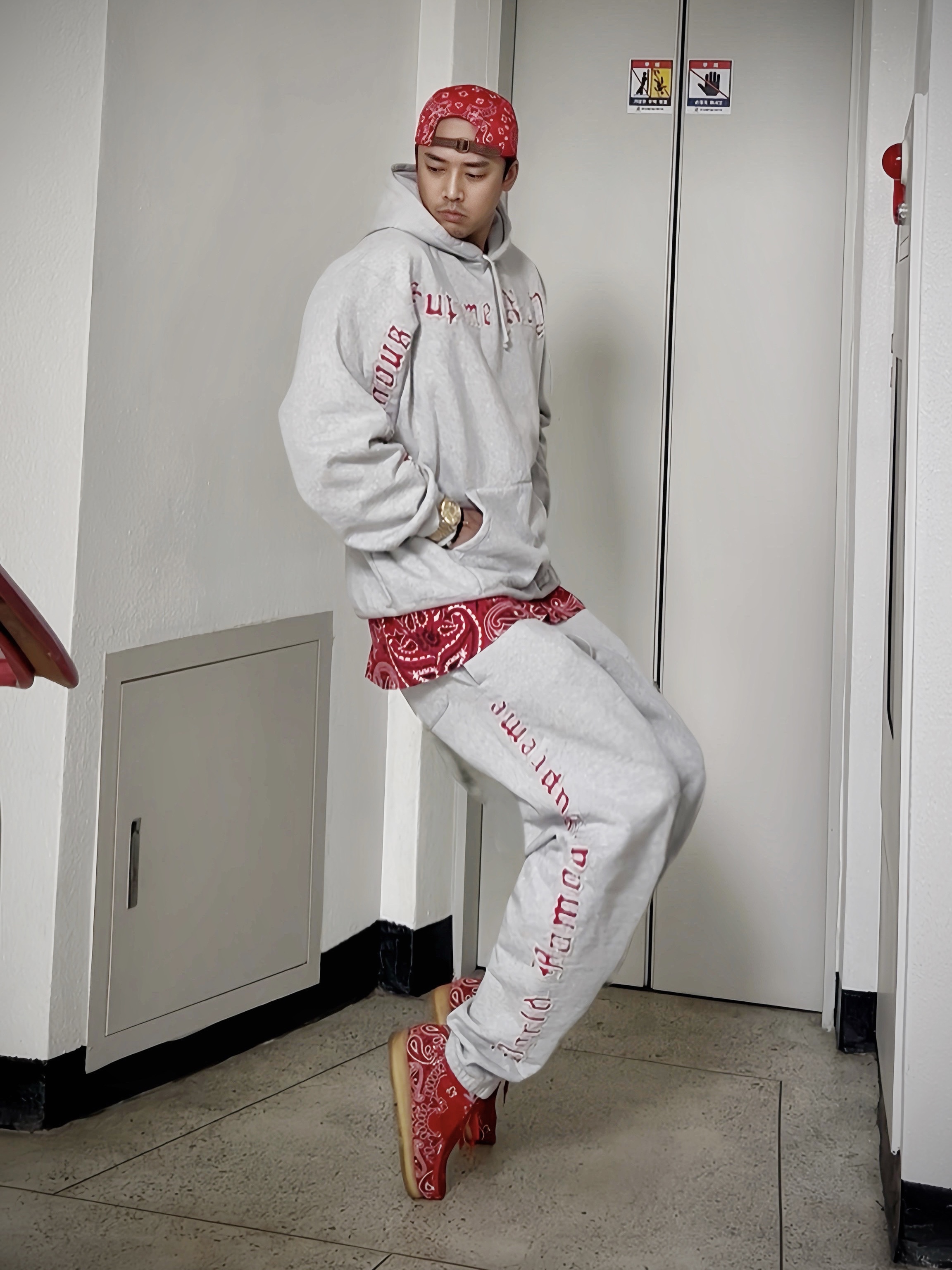 Supreme Bandana Camp Cap Red - 21SS, Supreme Small Box T-Shirt Red Bandana - 21SS 착용 스타일 - 1